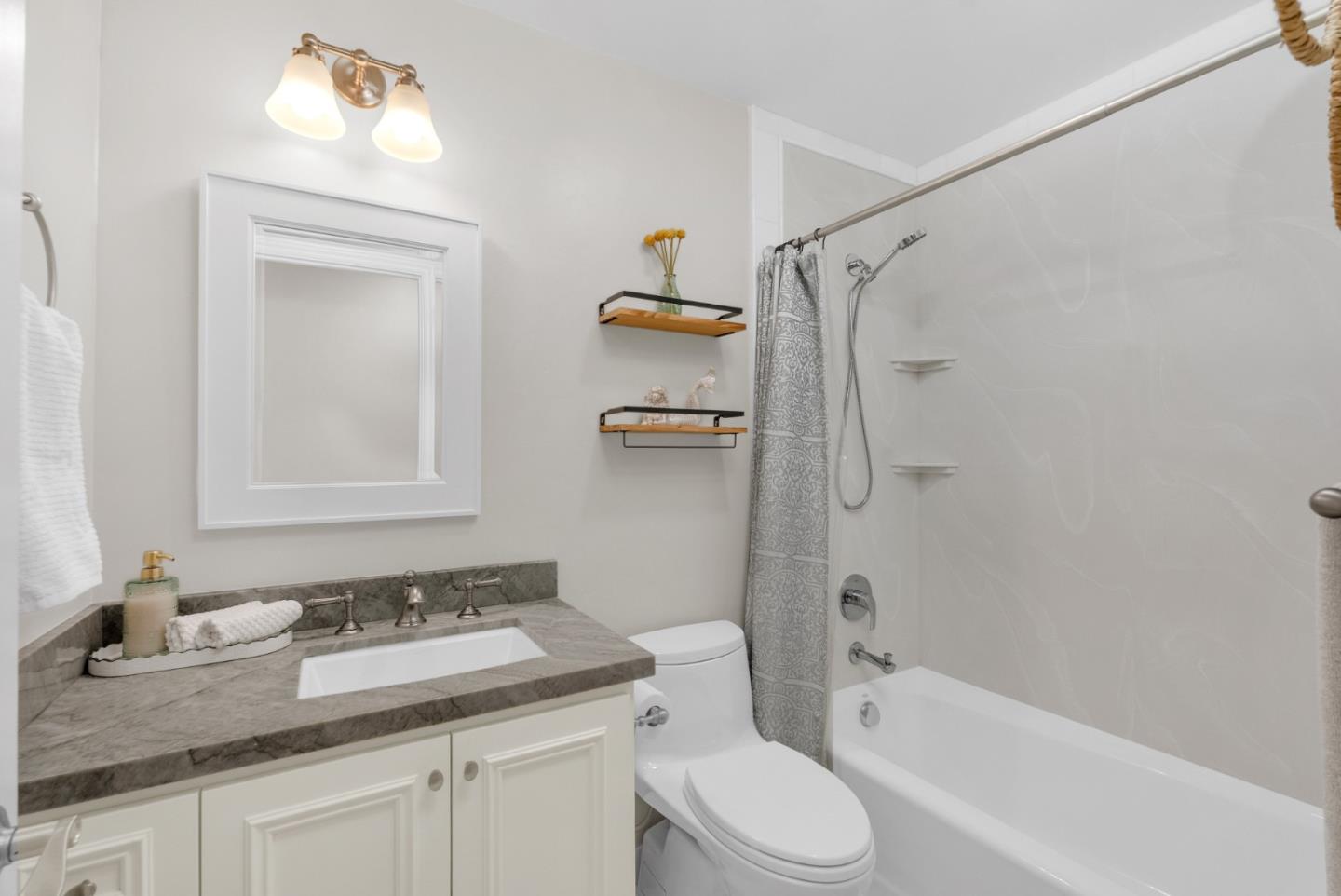 3900 Thousand Oaks Drive