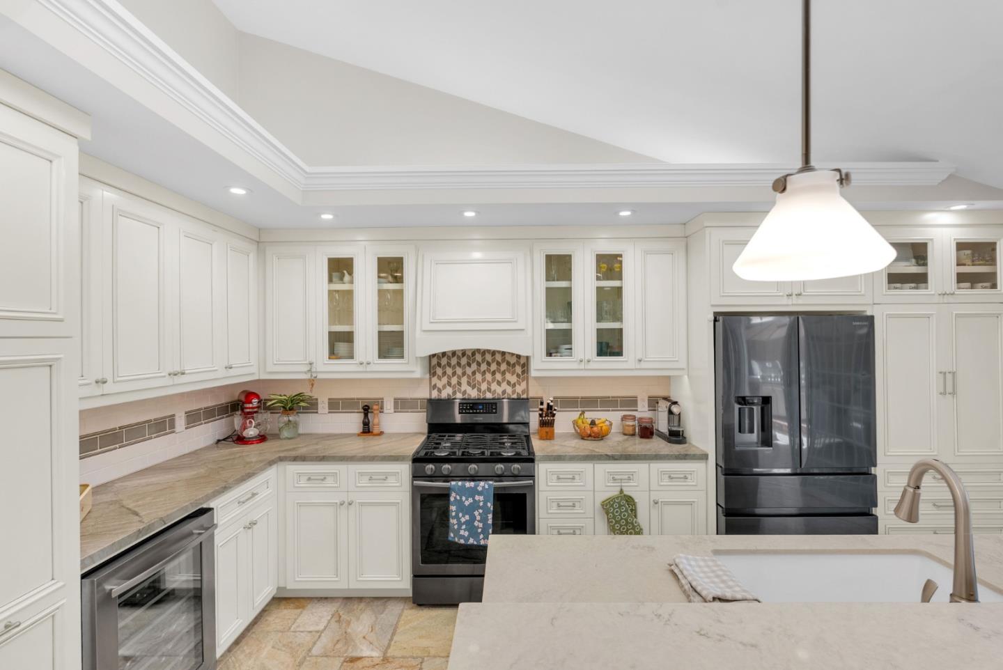3900 Thousand Oaks Drive
