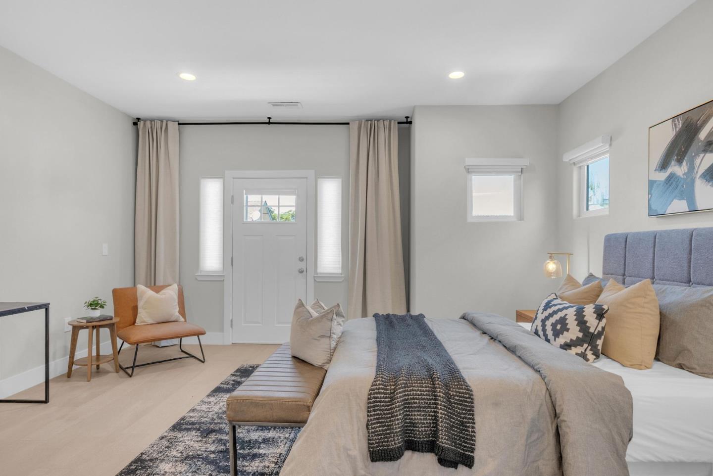 1643 Monroe