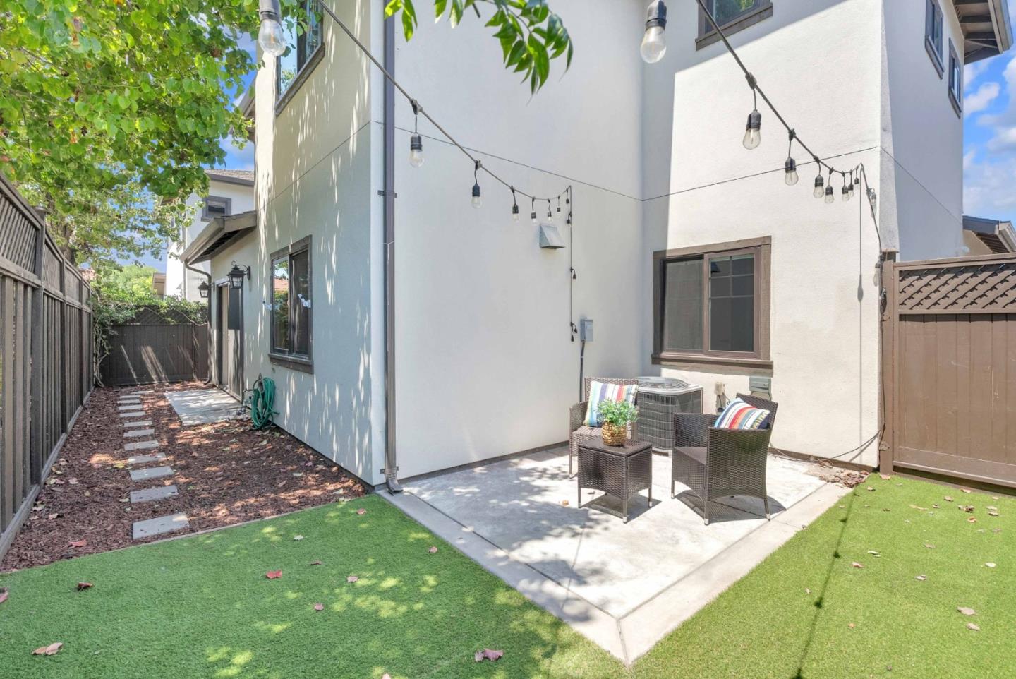 1643 Monroe