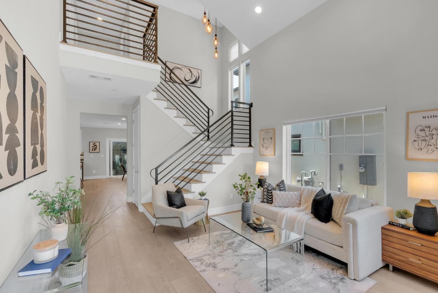 1643 Monroe