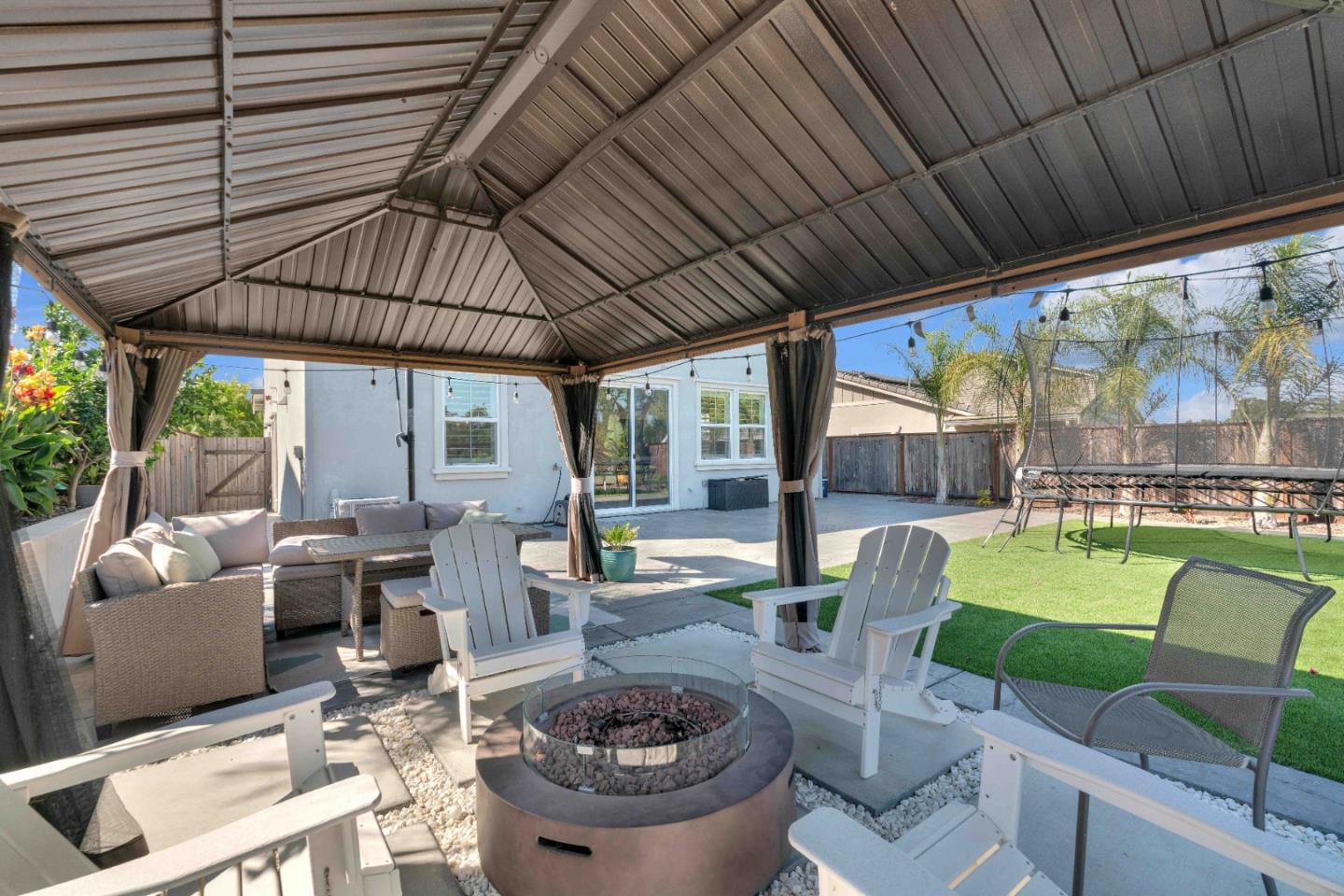 7040 Vintner CT