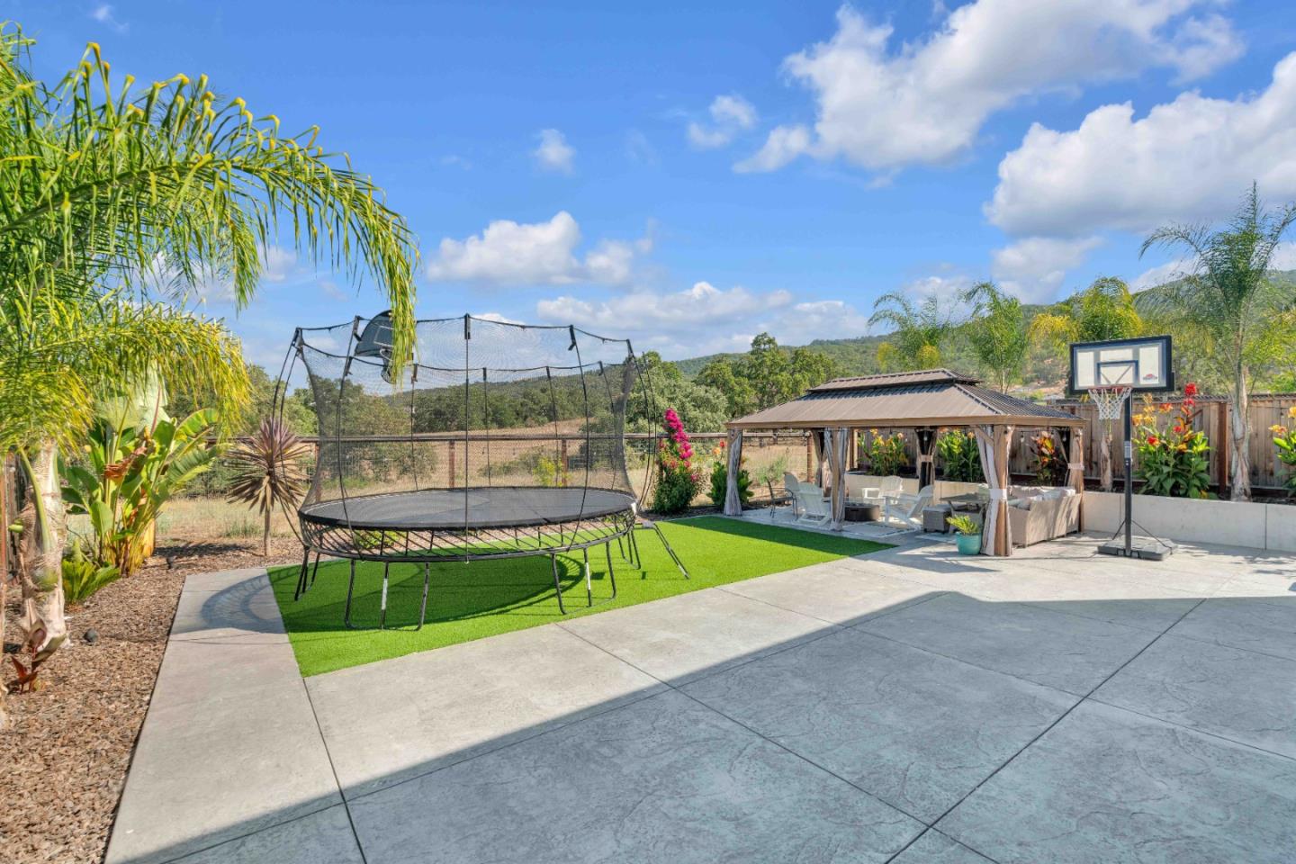 7040 Vintner CT