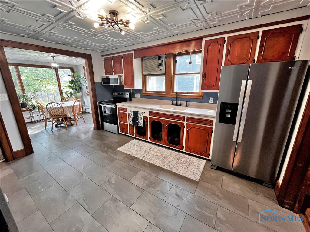 621 W Main Street