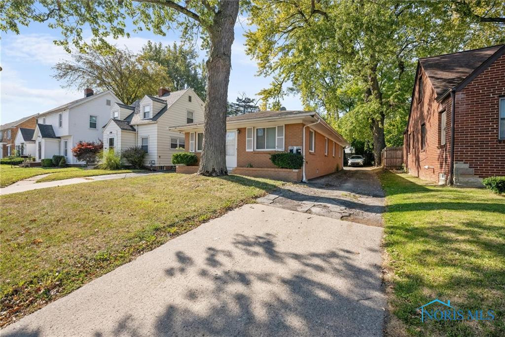 3353 Douglas Road