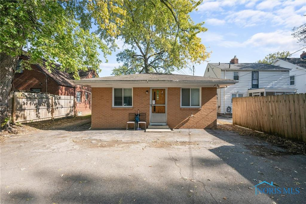 3353 Douglas Road