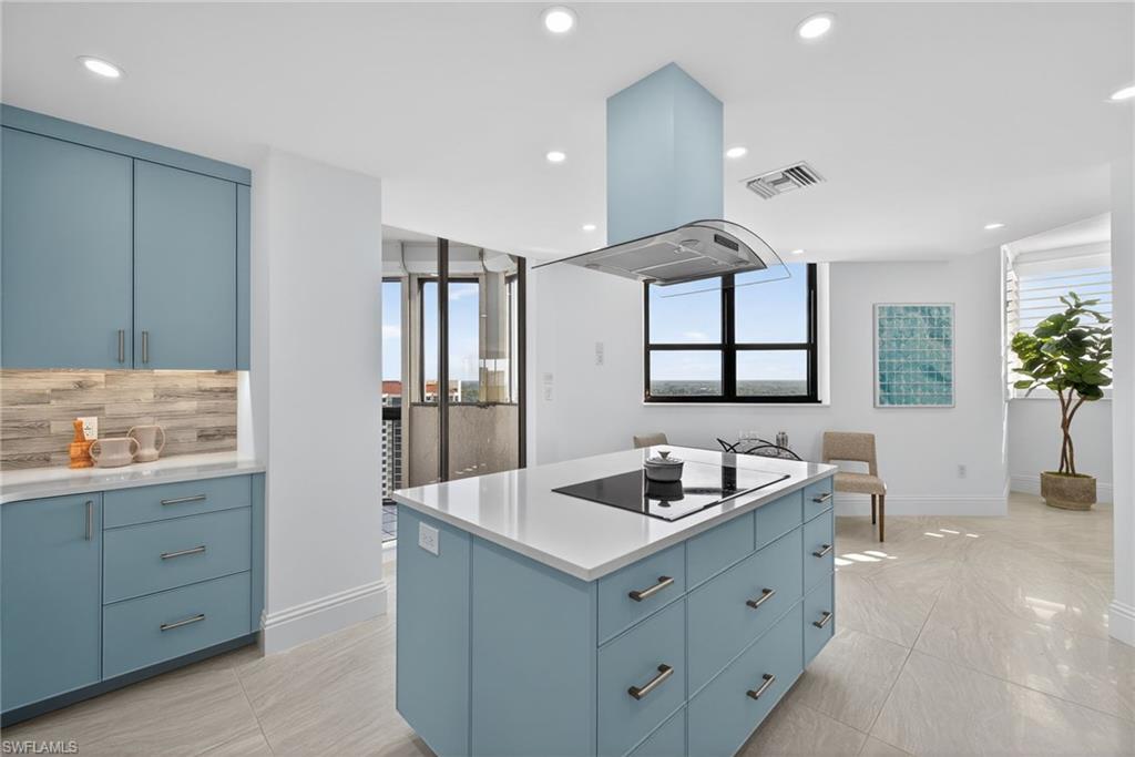 6001 Pelican Bay BLVD Penthouse E