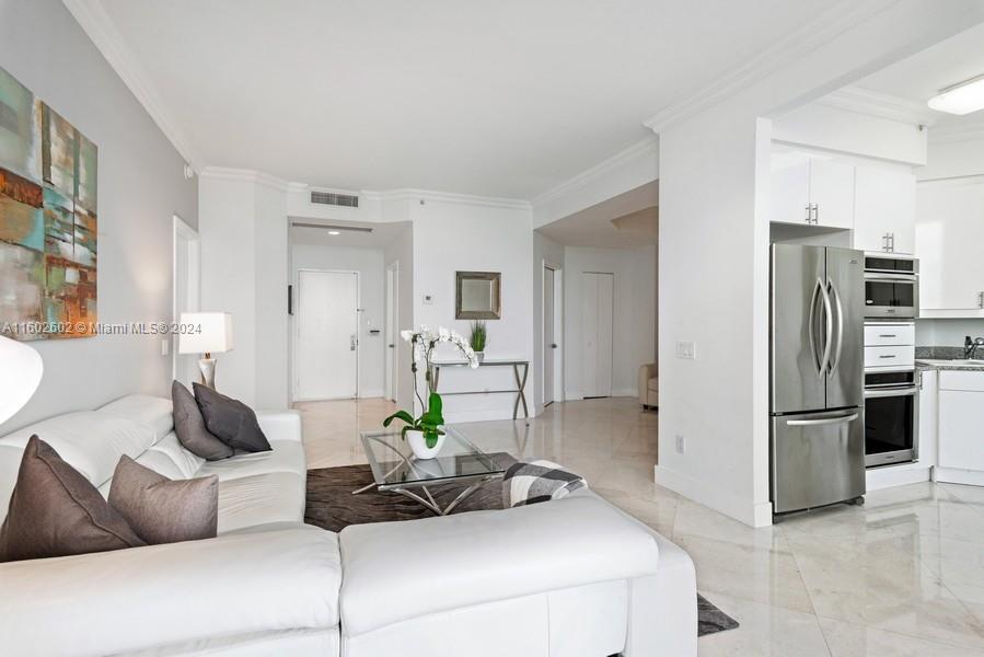 4775 Collins Ave Unit: PH4206