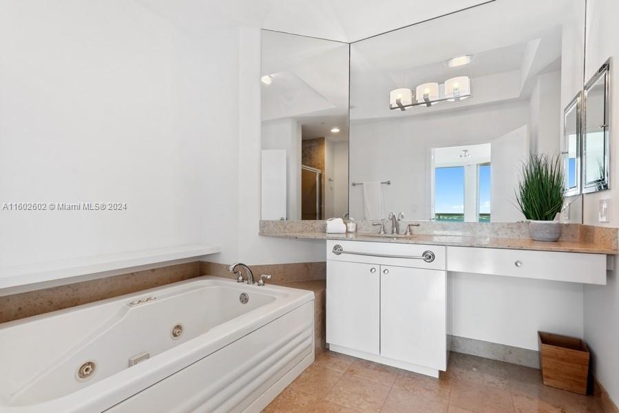 4775 Collins Ave Unit: PH4206