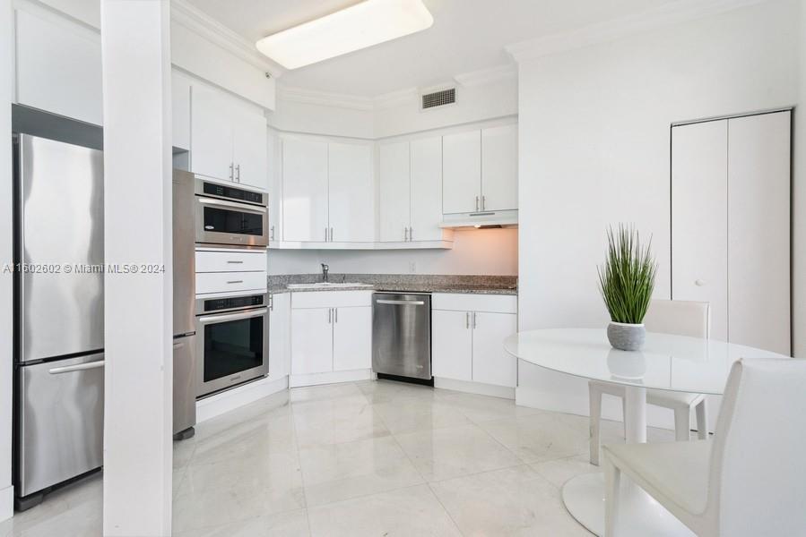 4775 Collins Ave Unit: PH4206