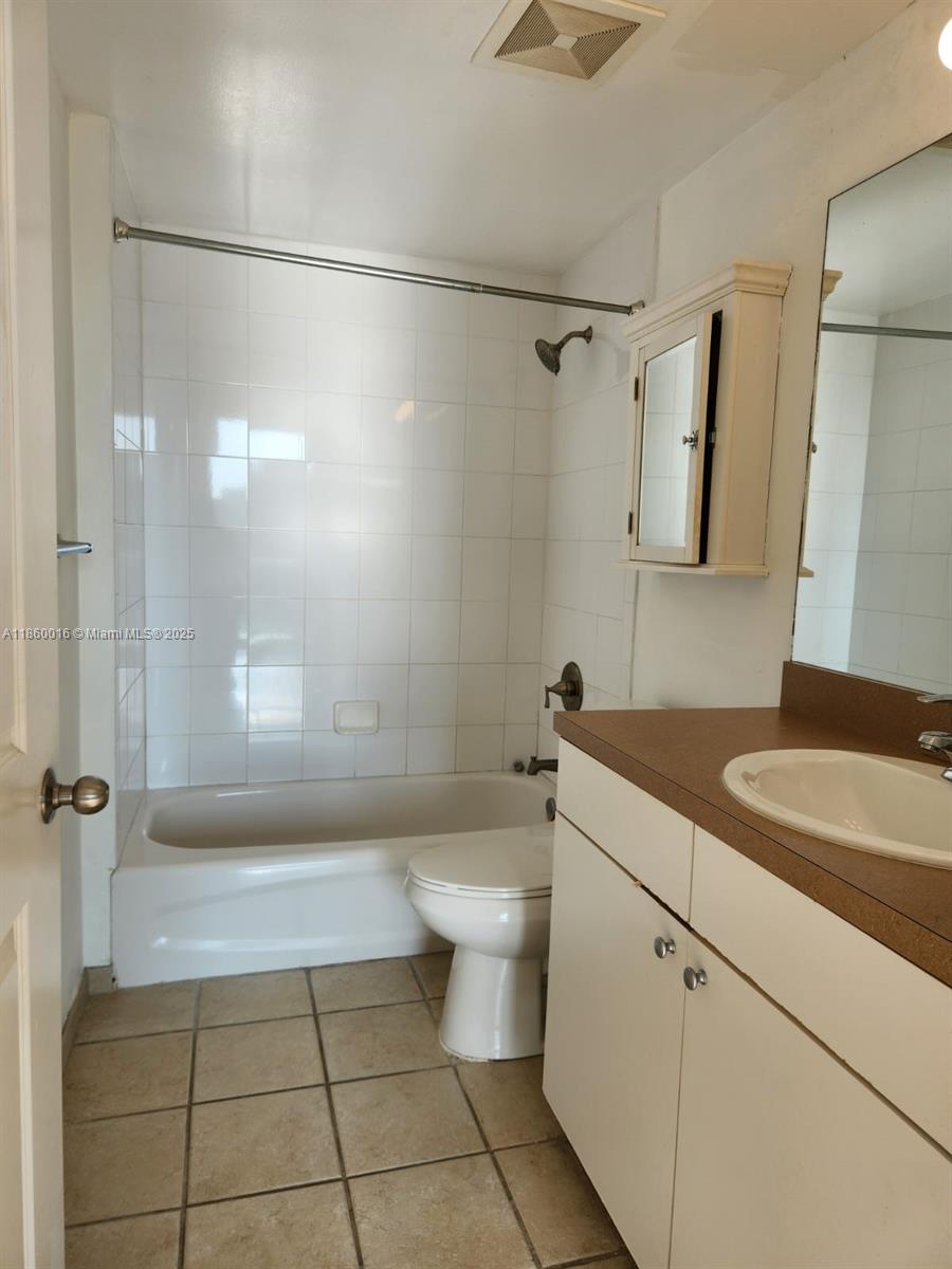 1250 S MIAMI AV Unit: 3304