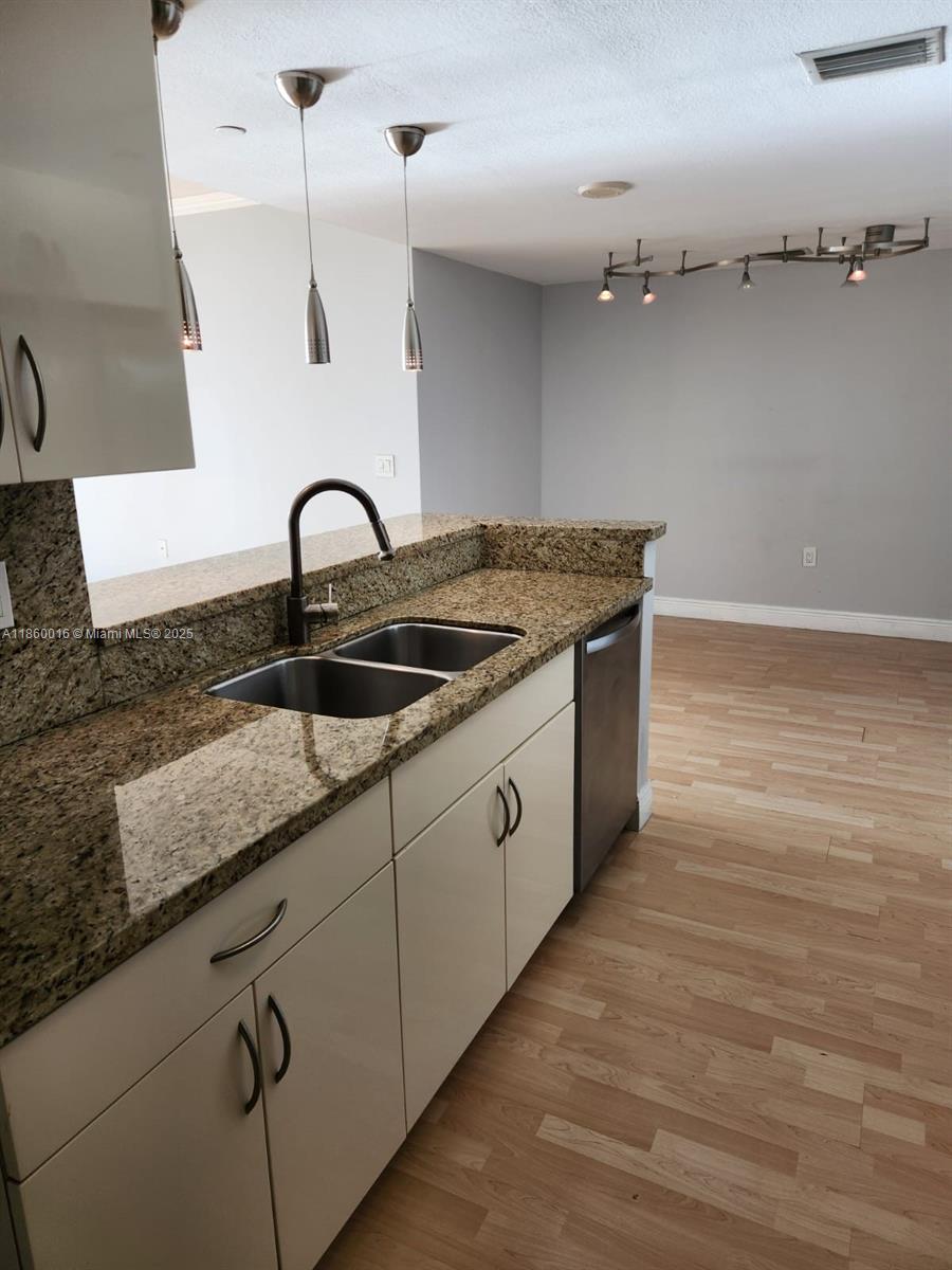 1250 S MIAMI AV Unit: 3304