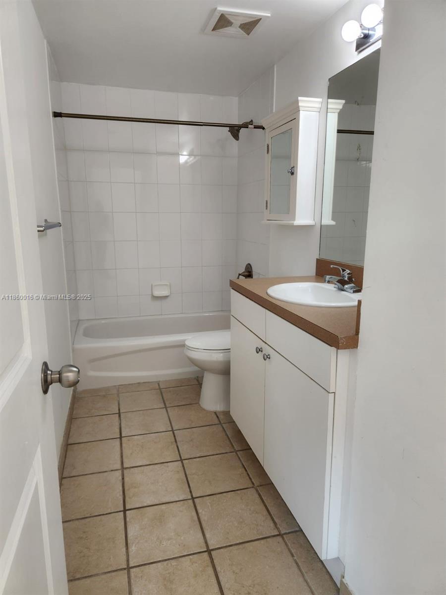 1250 S MIAMI AV Unit: 3304