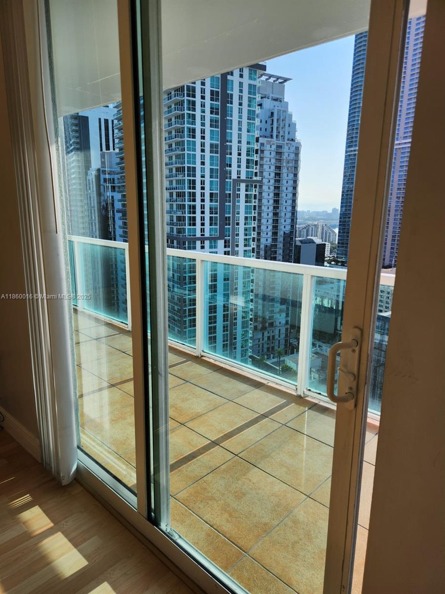 1250 S MIAMI AV Unit: 3304