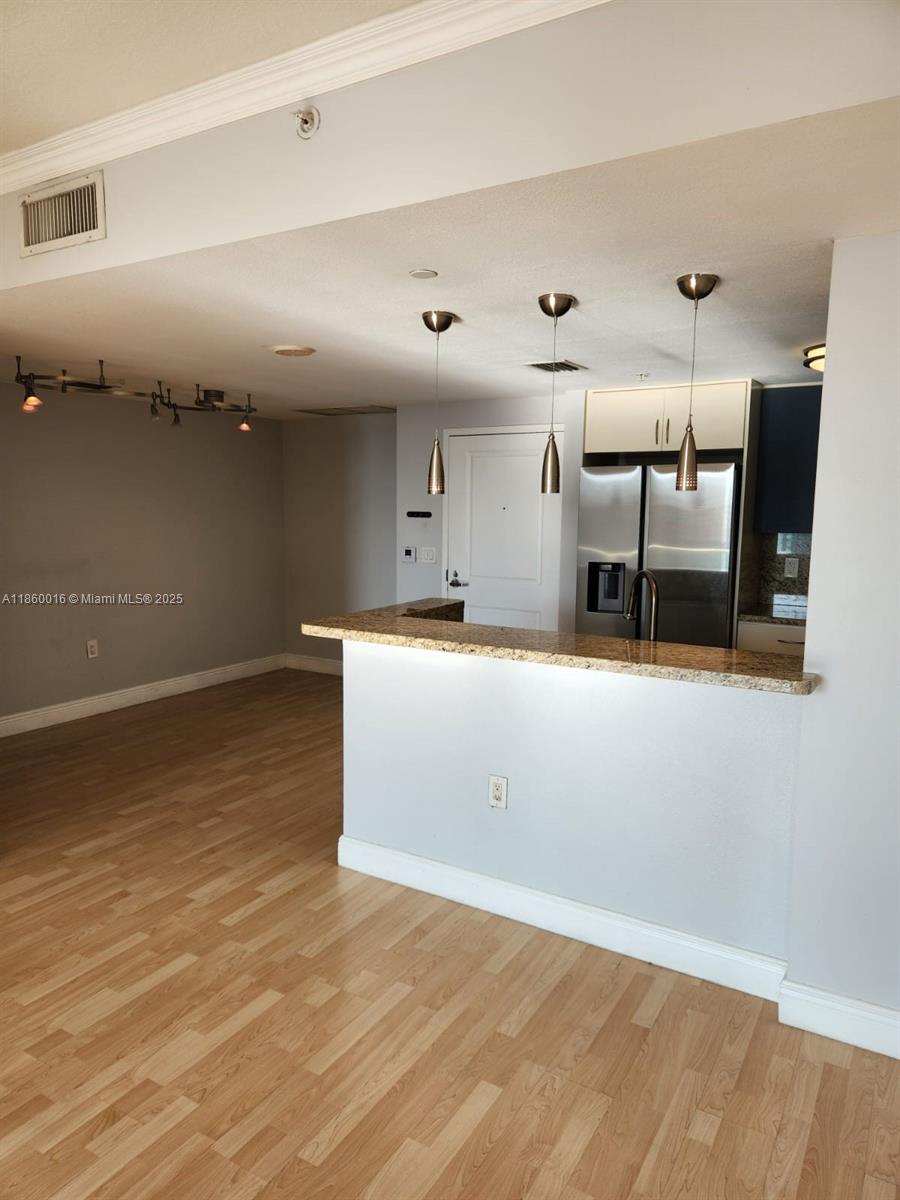 1250 S MIAMI AV Unit: 3304