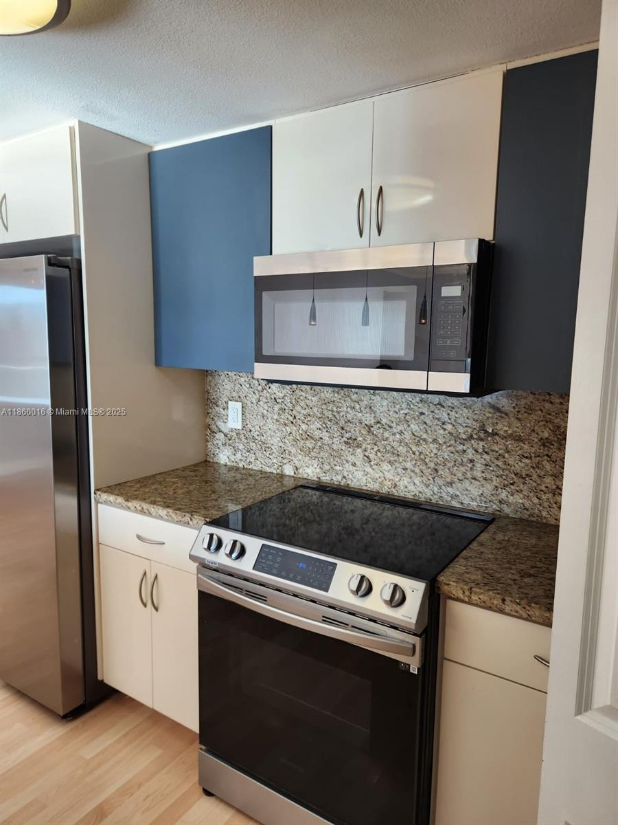 1250 S MIAMI AV Unit: 3304