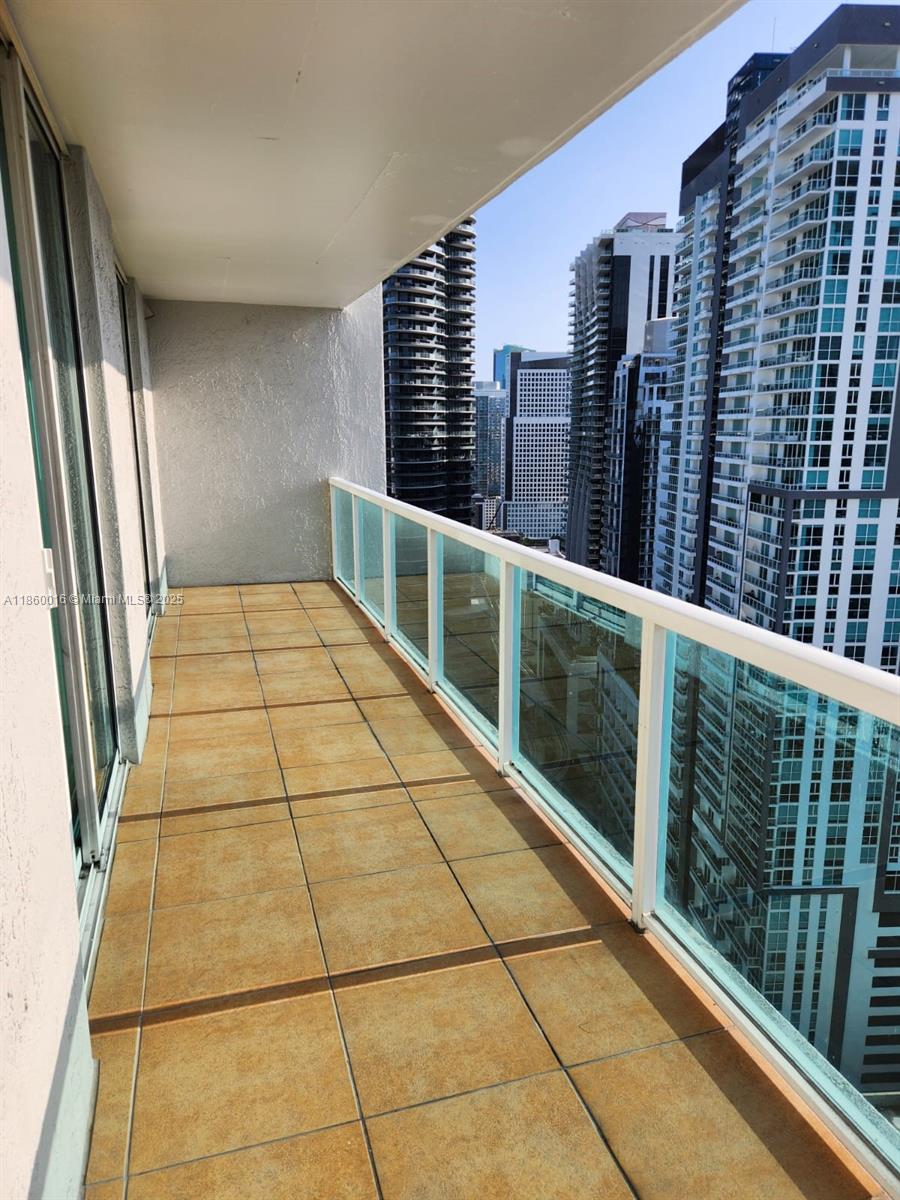 1250 S MIAMI AV Unit: 3304