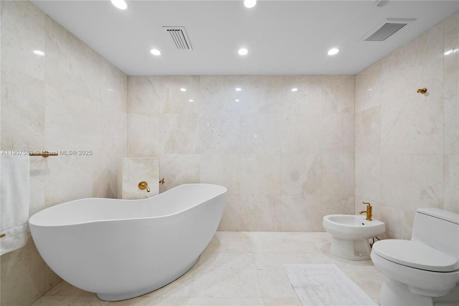 1925 Brickell Ave Unit: DPH3/4