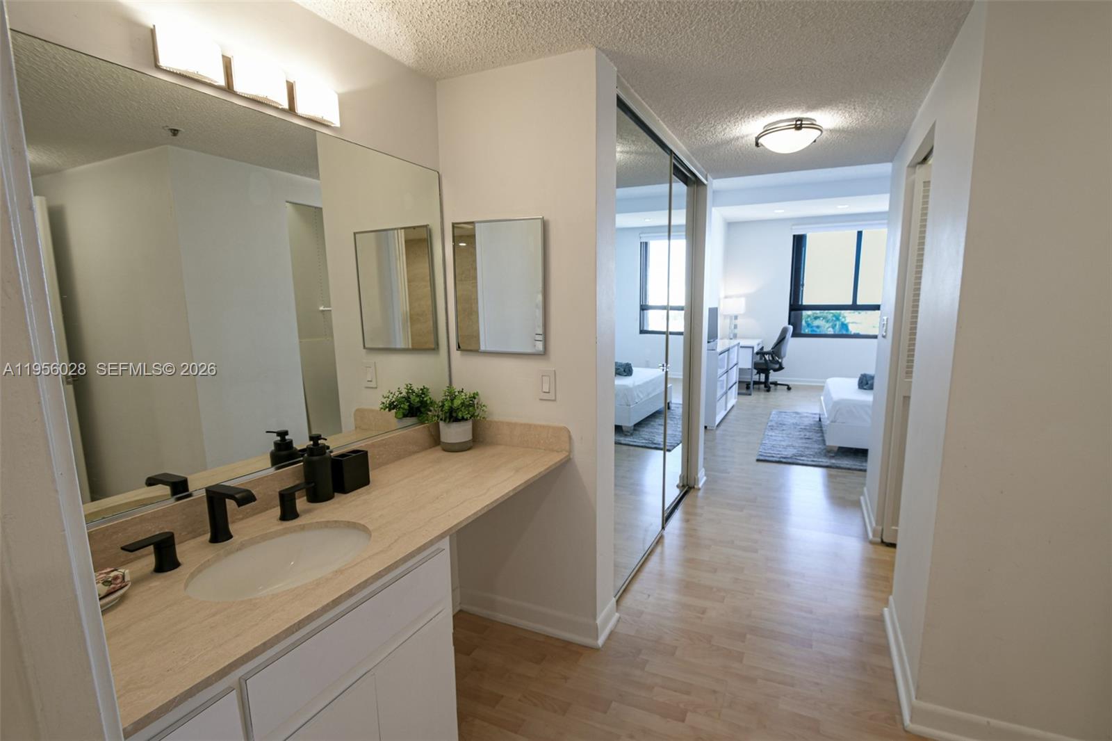 251 Crandon Blvd # 704