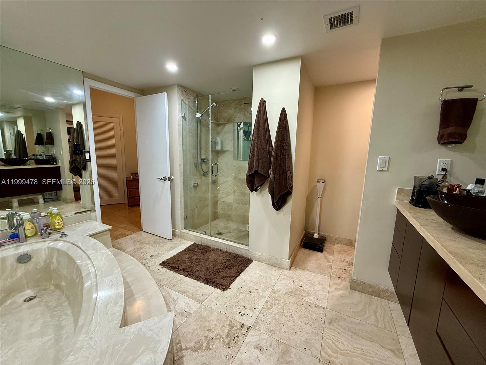 1121 Crandon Blvd # E107