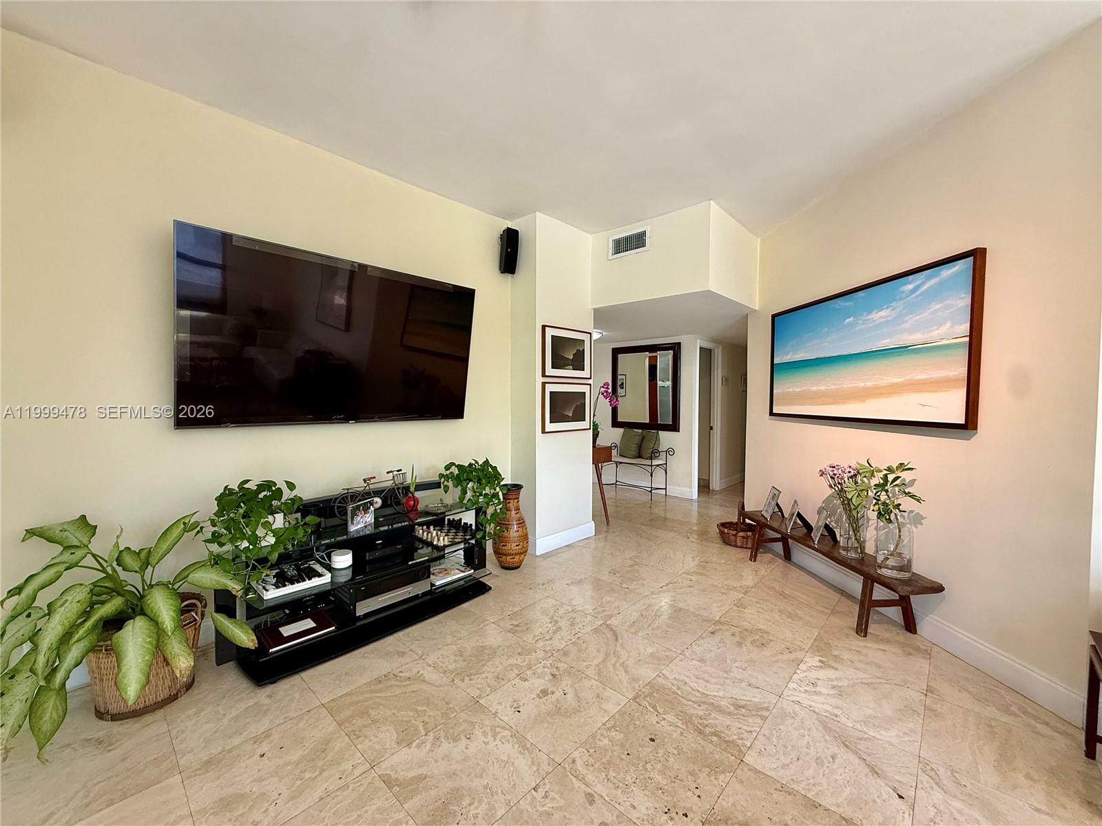 1121 Crandon Blvd # E107