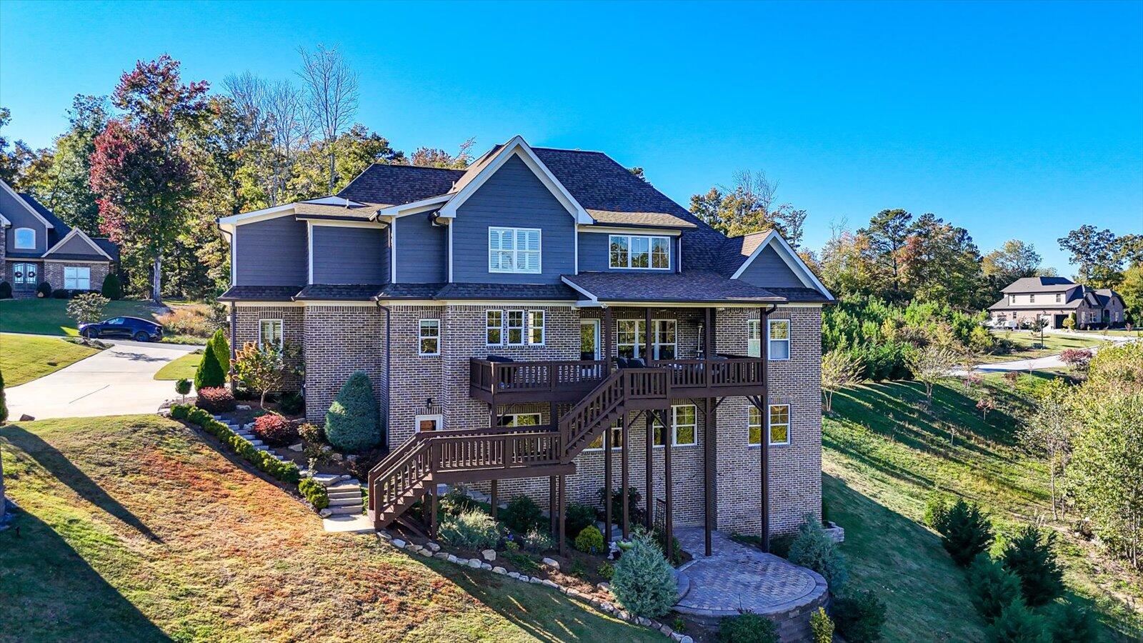 5925 Eaglemont Drive