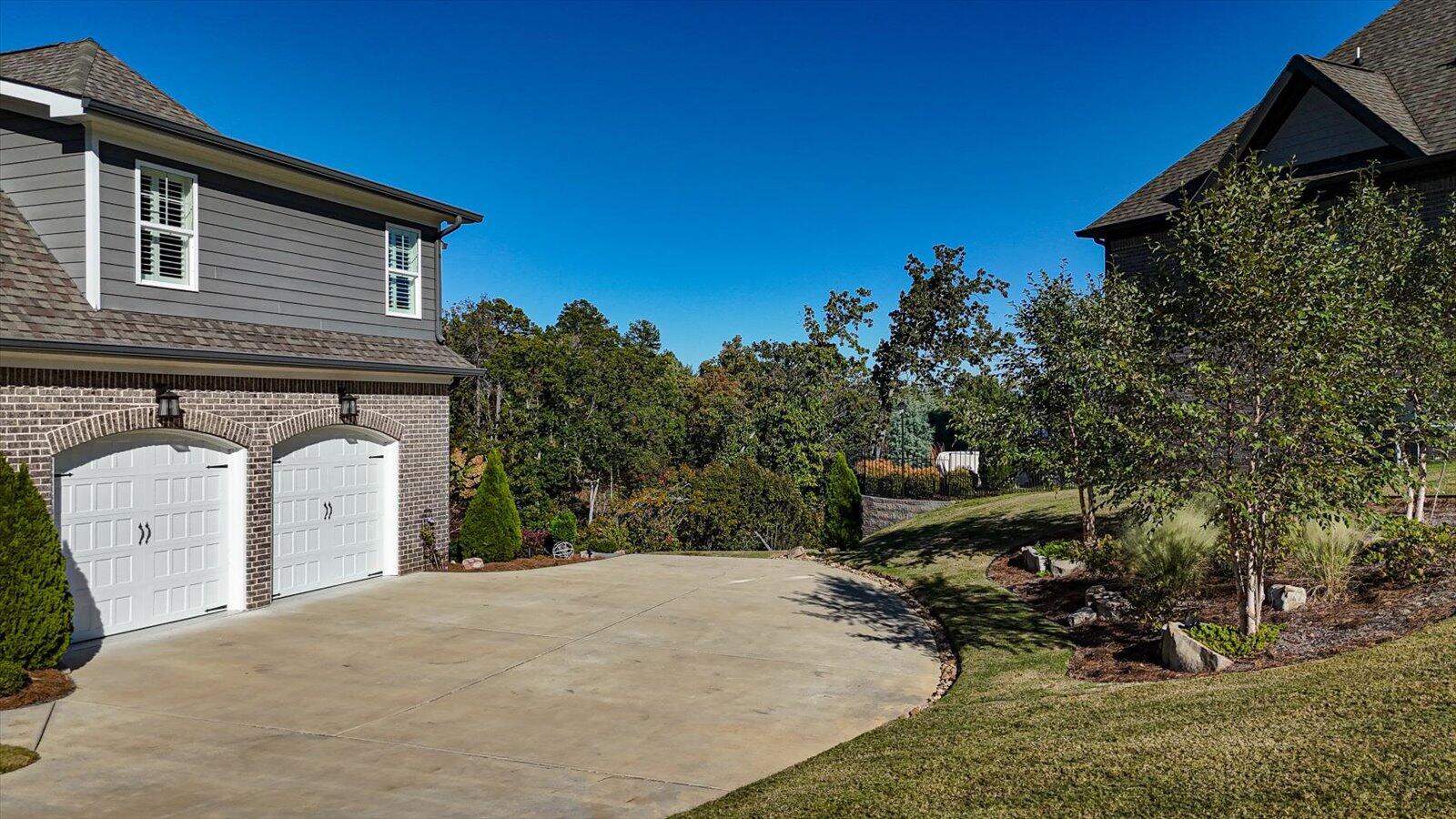 5925 Eaglemont Drive