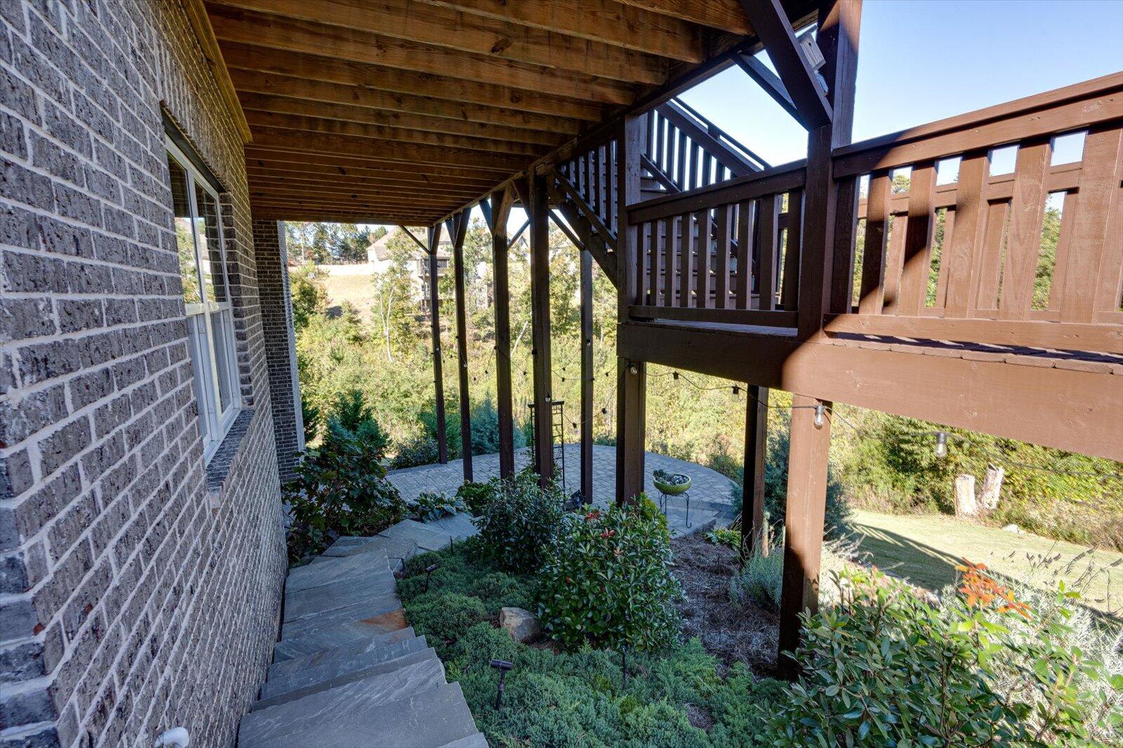 5925 Eaglemont Drive
