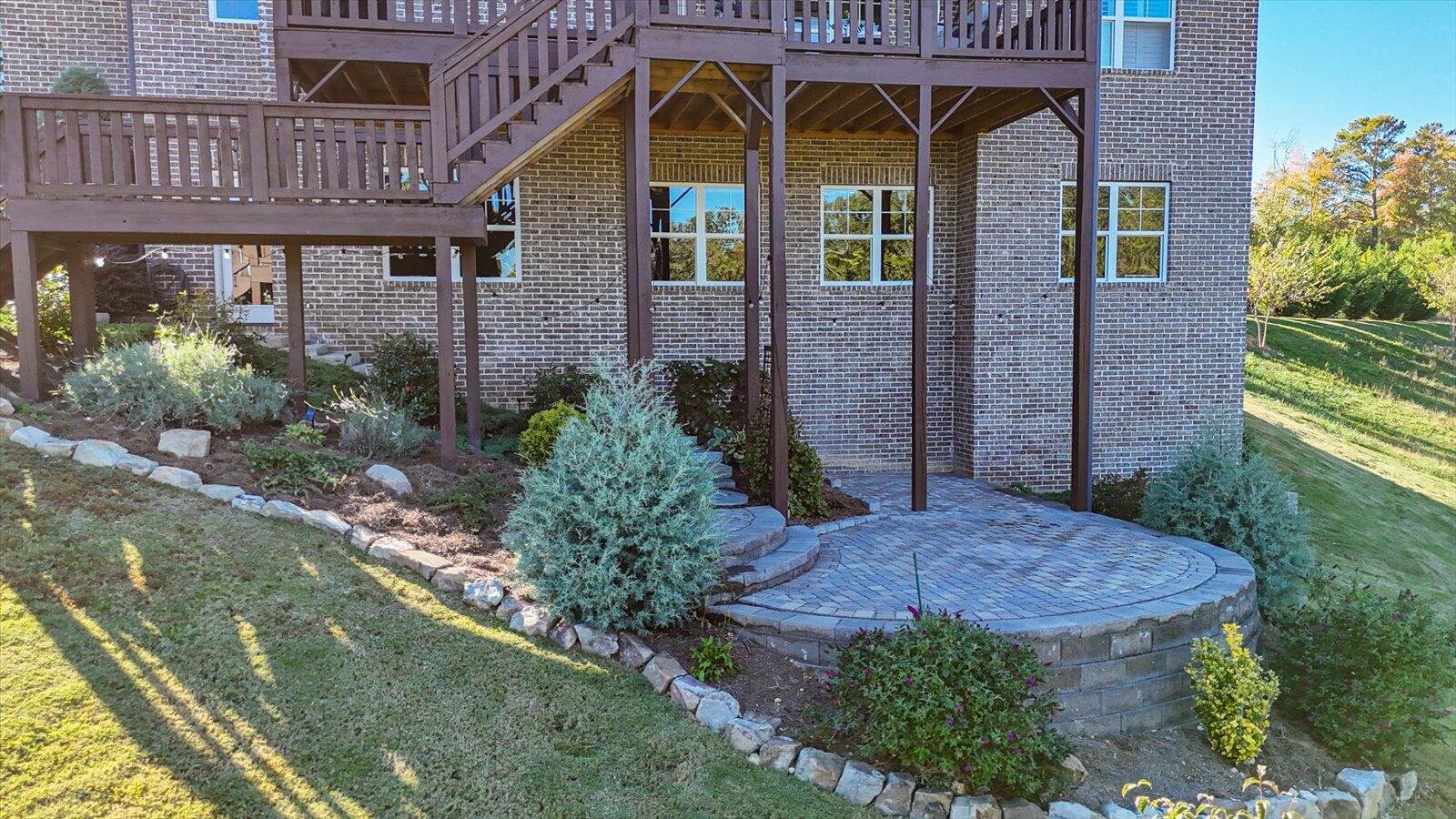 5925 Eaglemont Drive