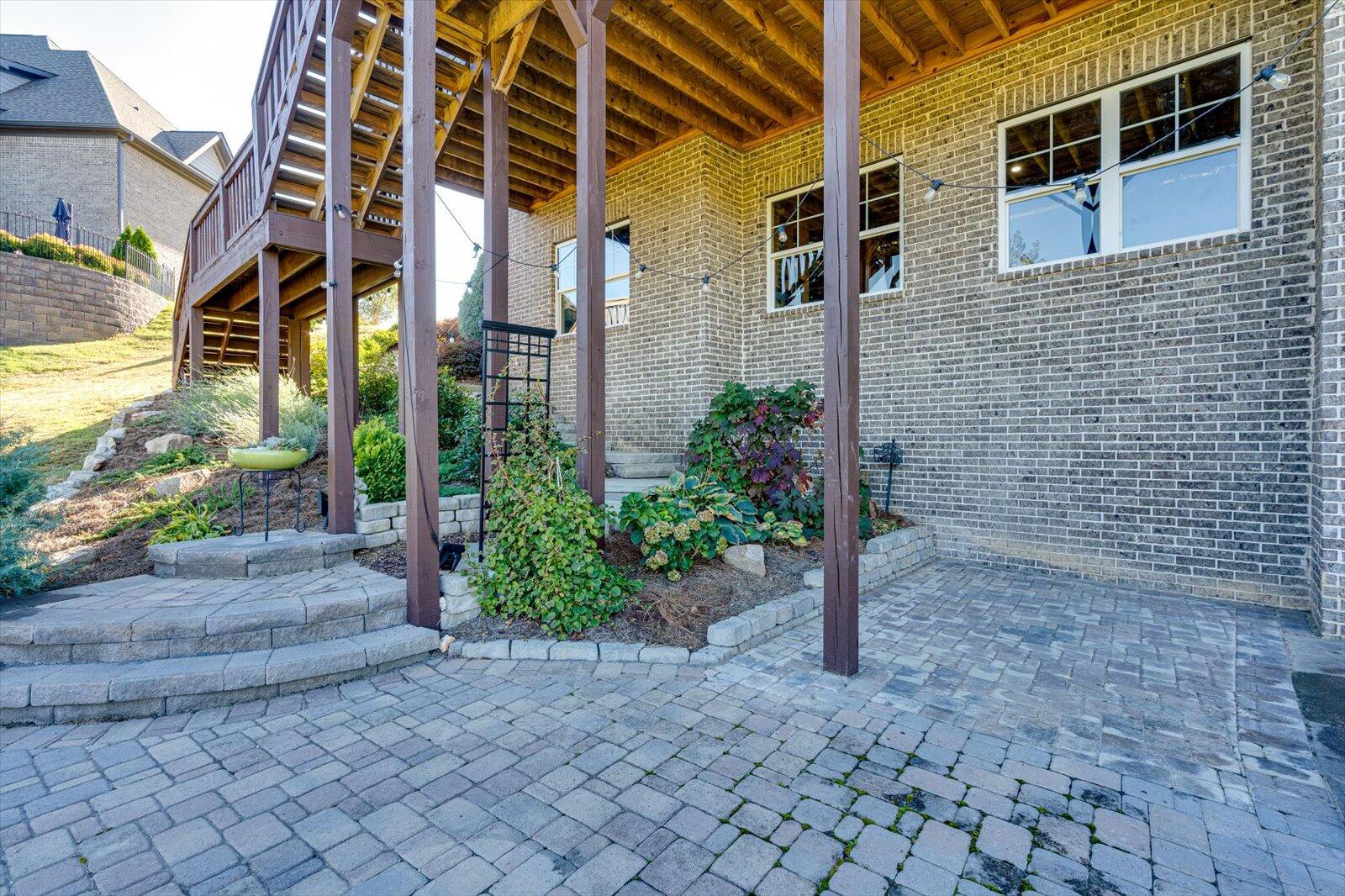 5925 Eaglemont Drive