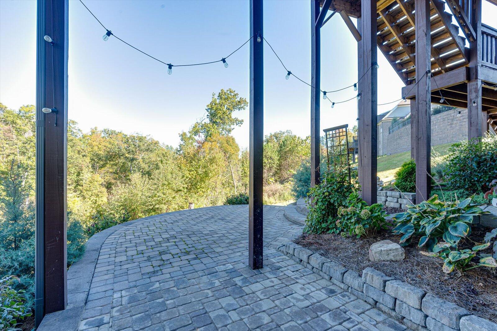 5925 Eaglemont Drive