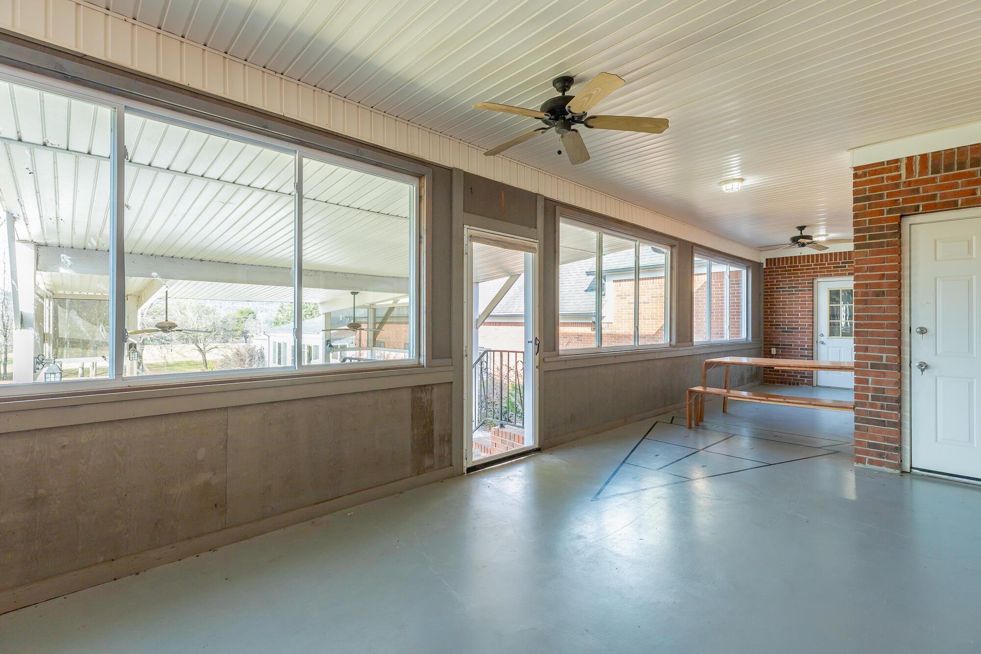 8121 Highway 156
