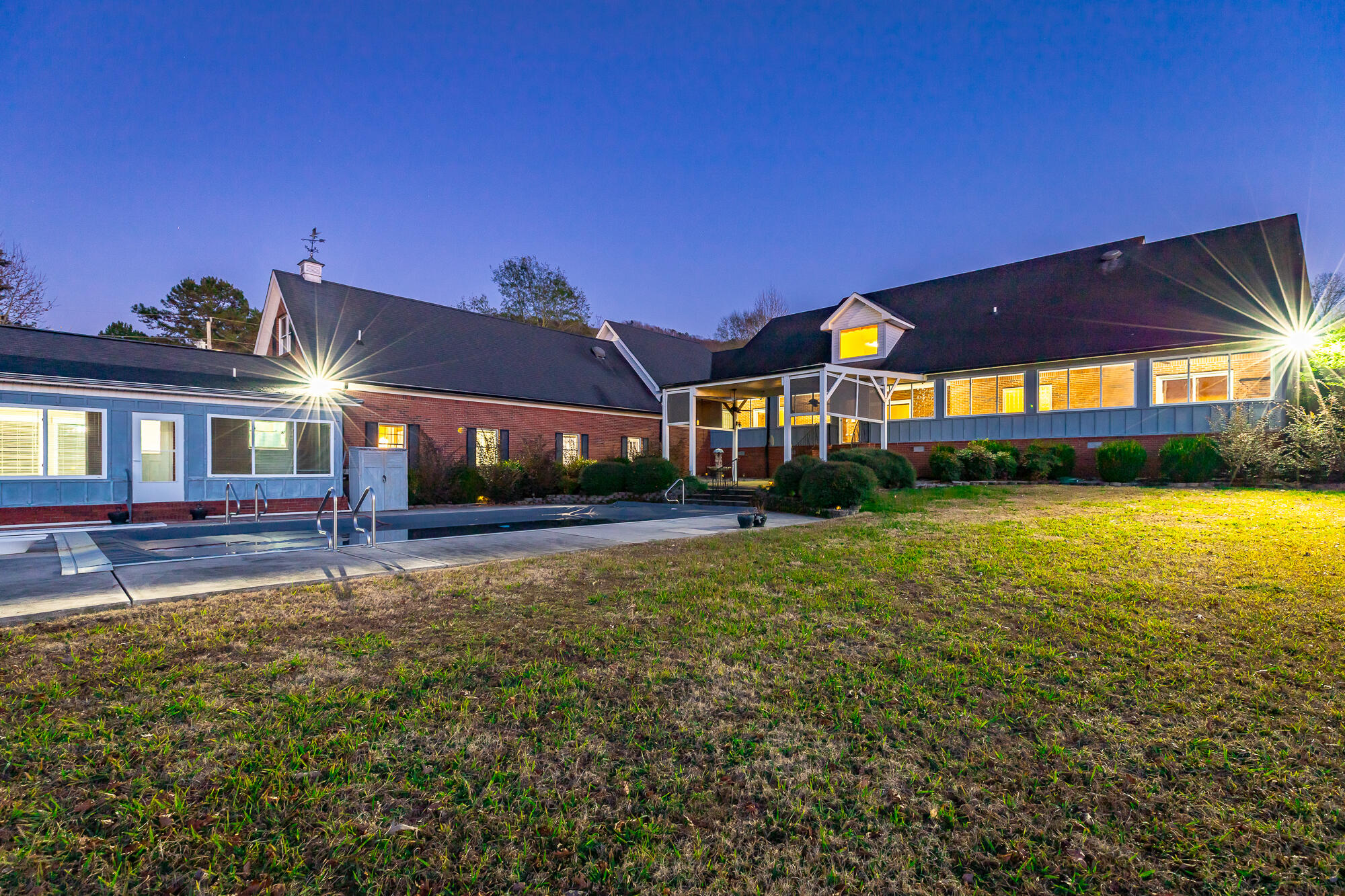 8121 Highway 156