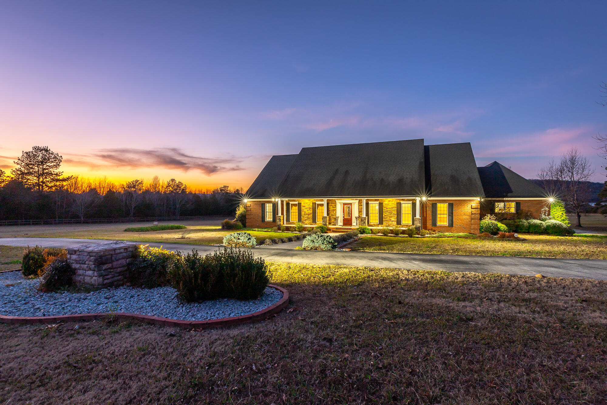 8121 Highway 156