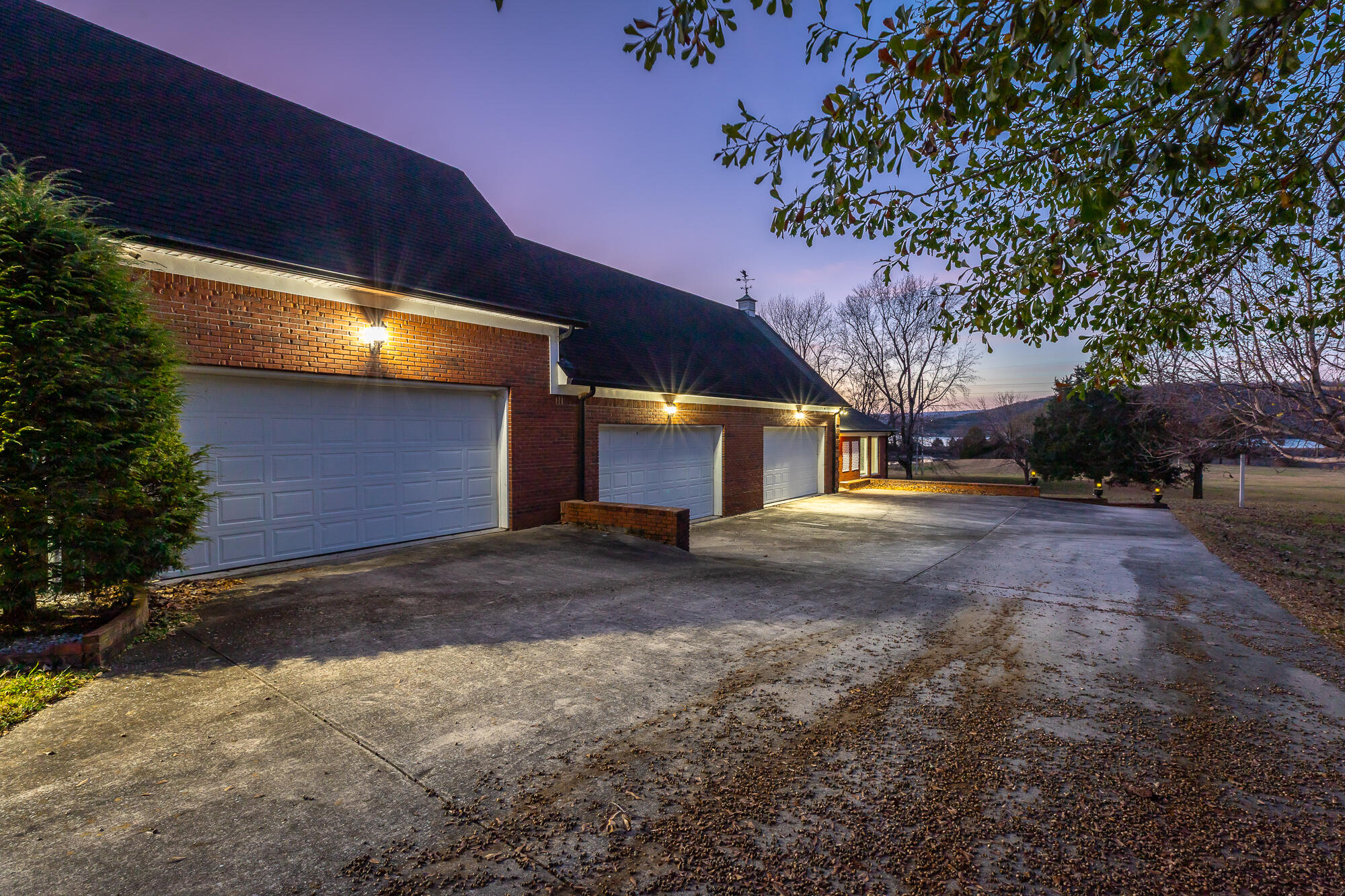 8121 Highway 156