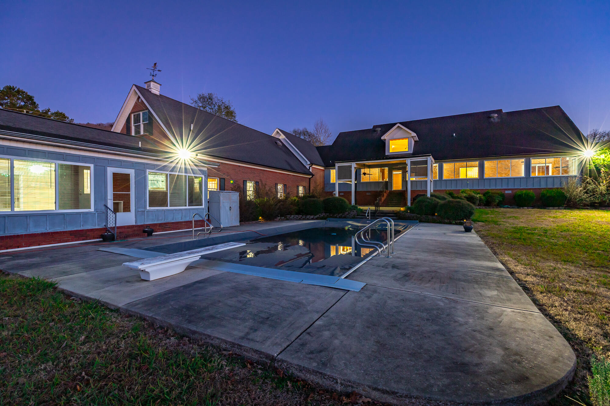 8121 Highway 156