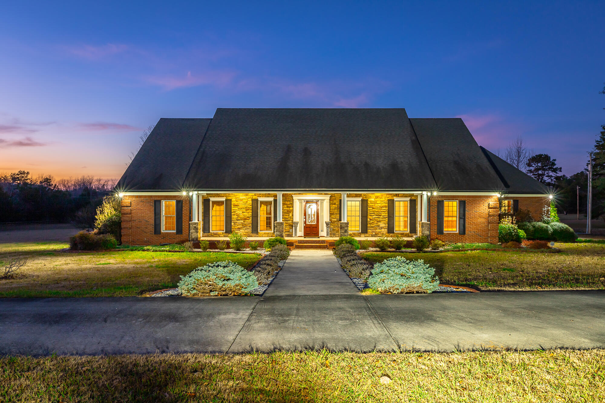 8121 Highway 156