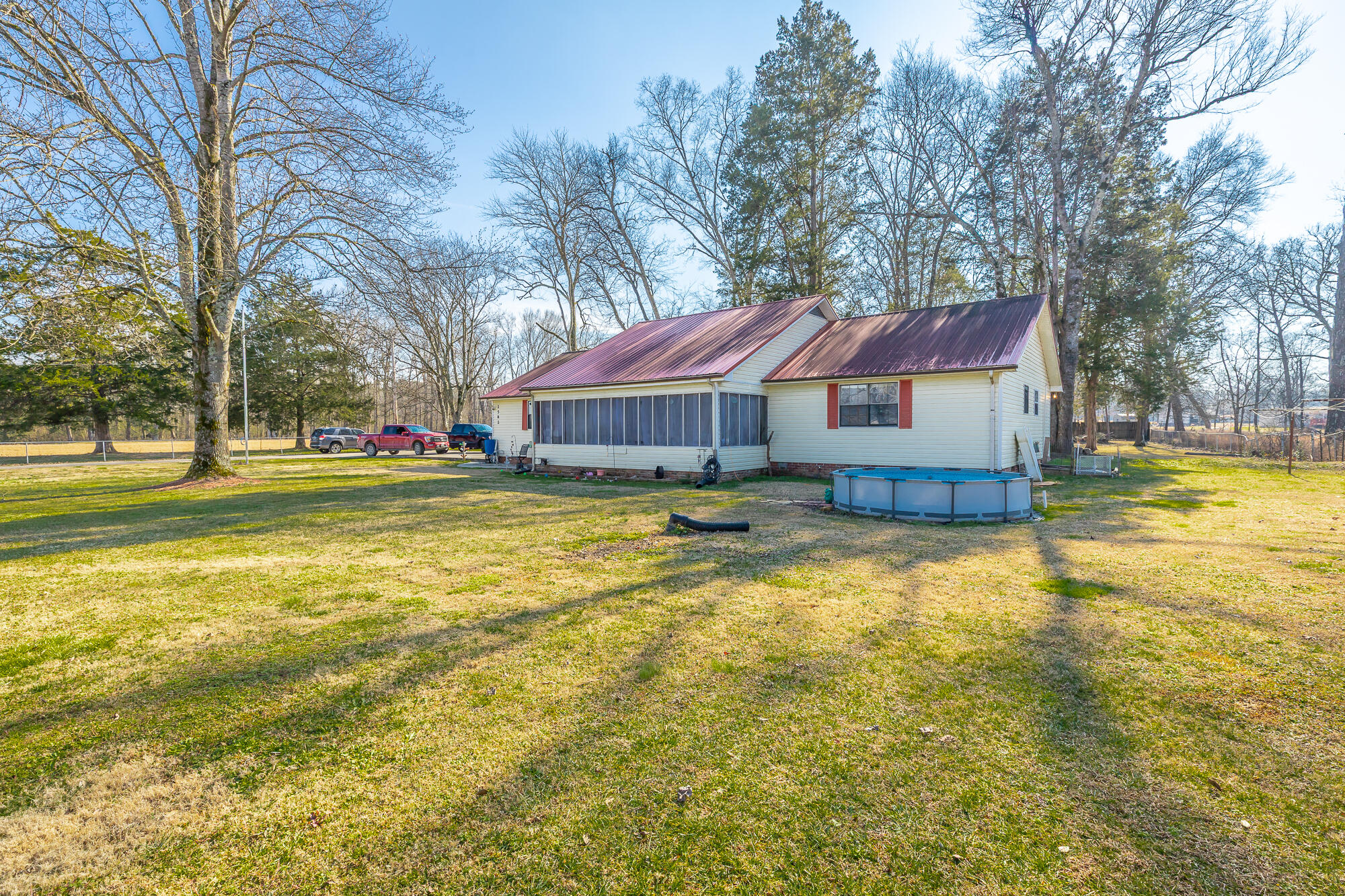2582 E Valley Road
