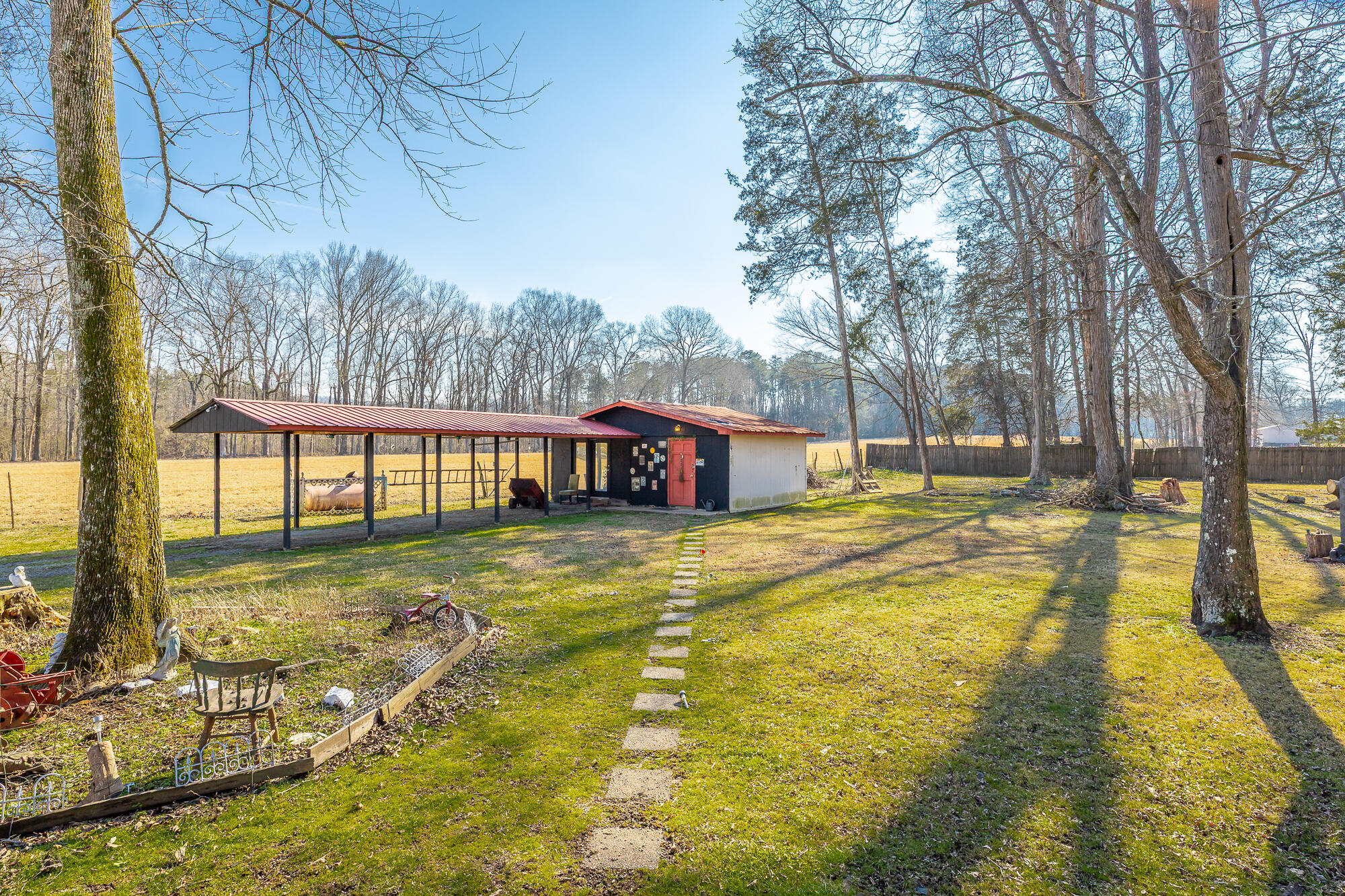 2582 E Valley Road