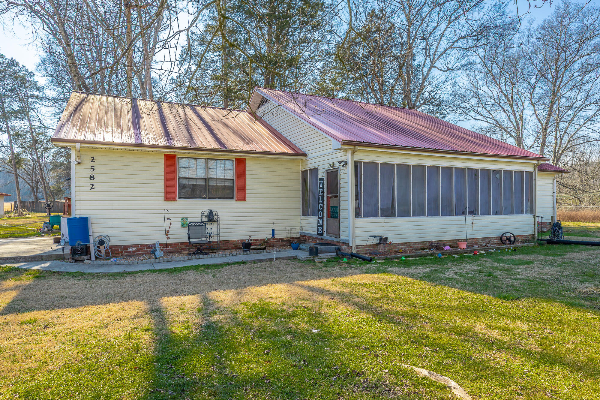 2582 E Valley Road