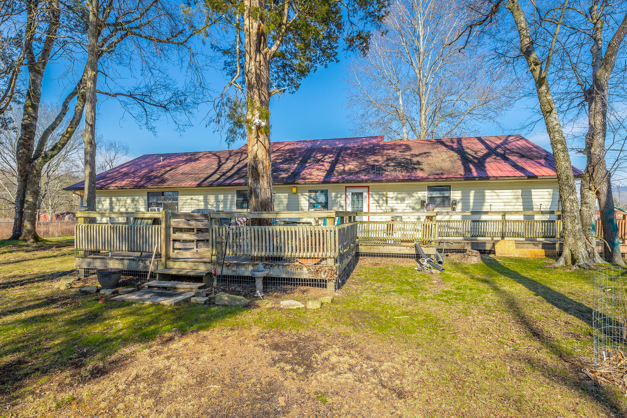 2582 E Valley Road