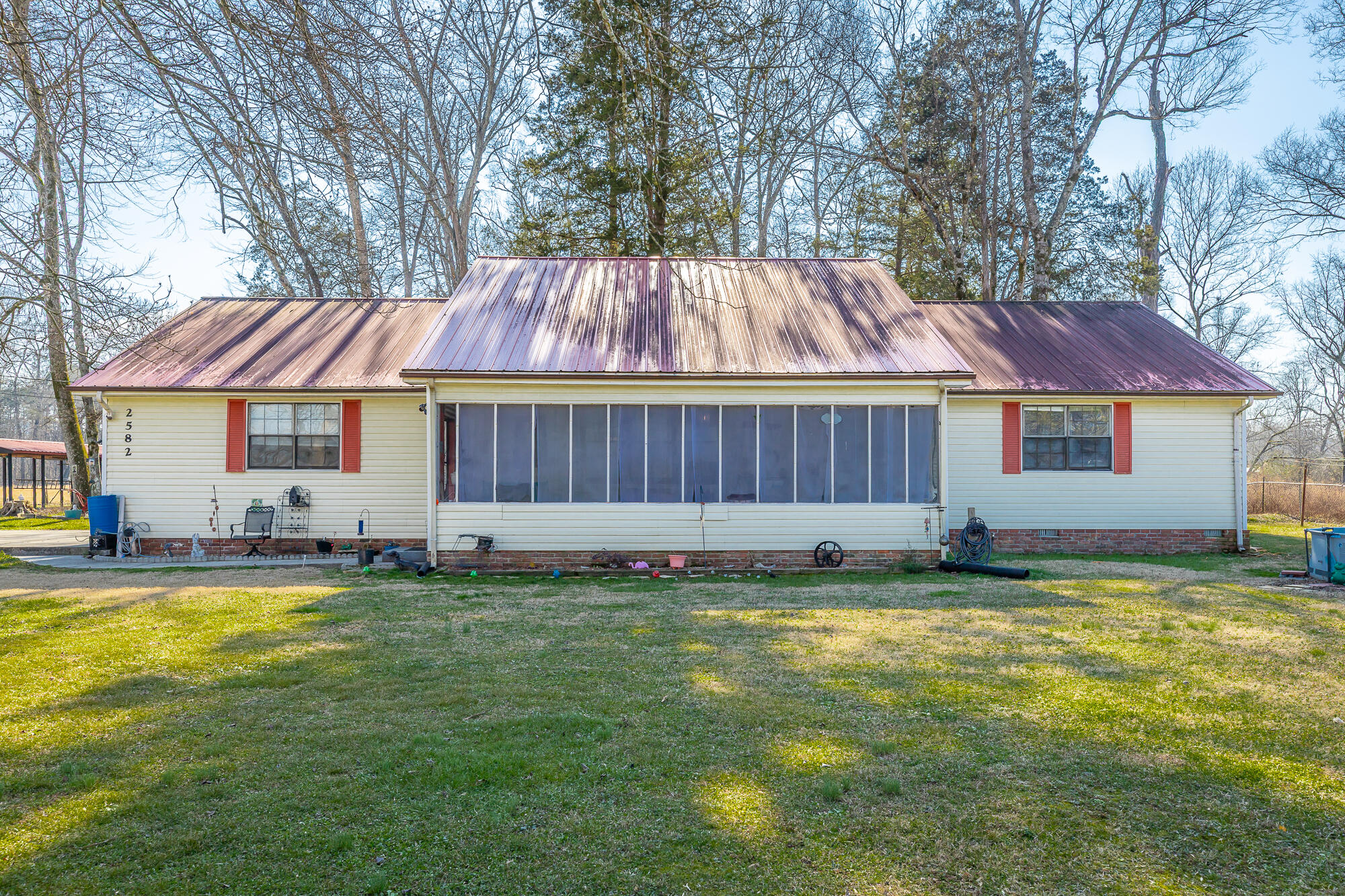 2582 E Valley Road