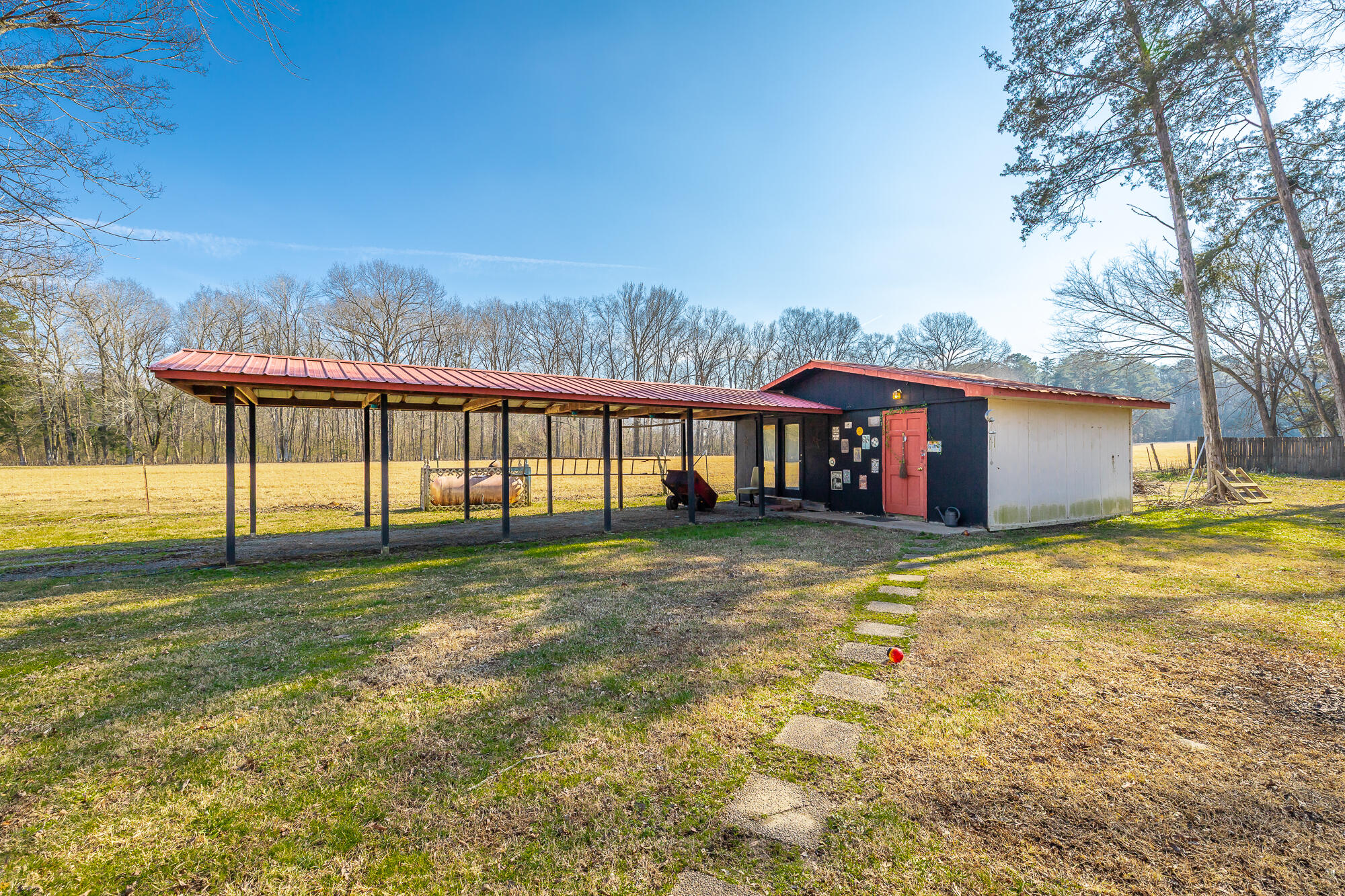 2582 E Valley Road