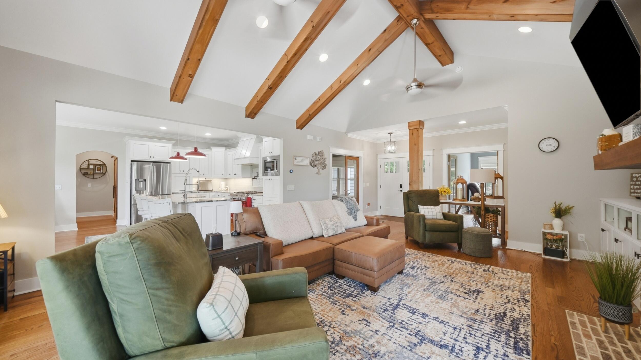 975 Cumberland Circle