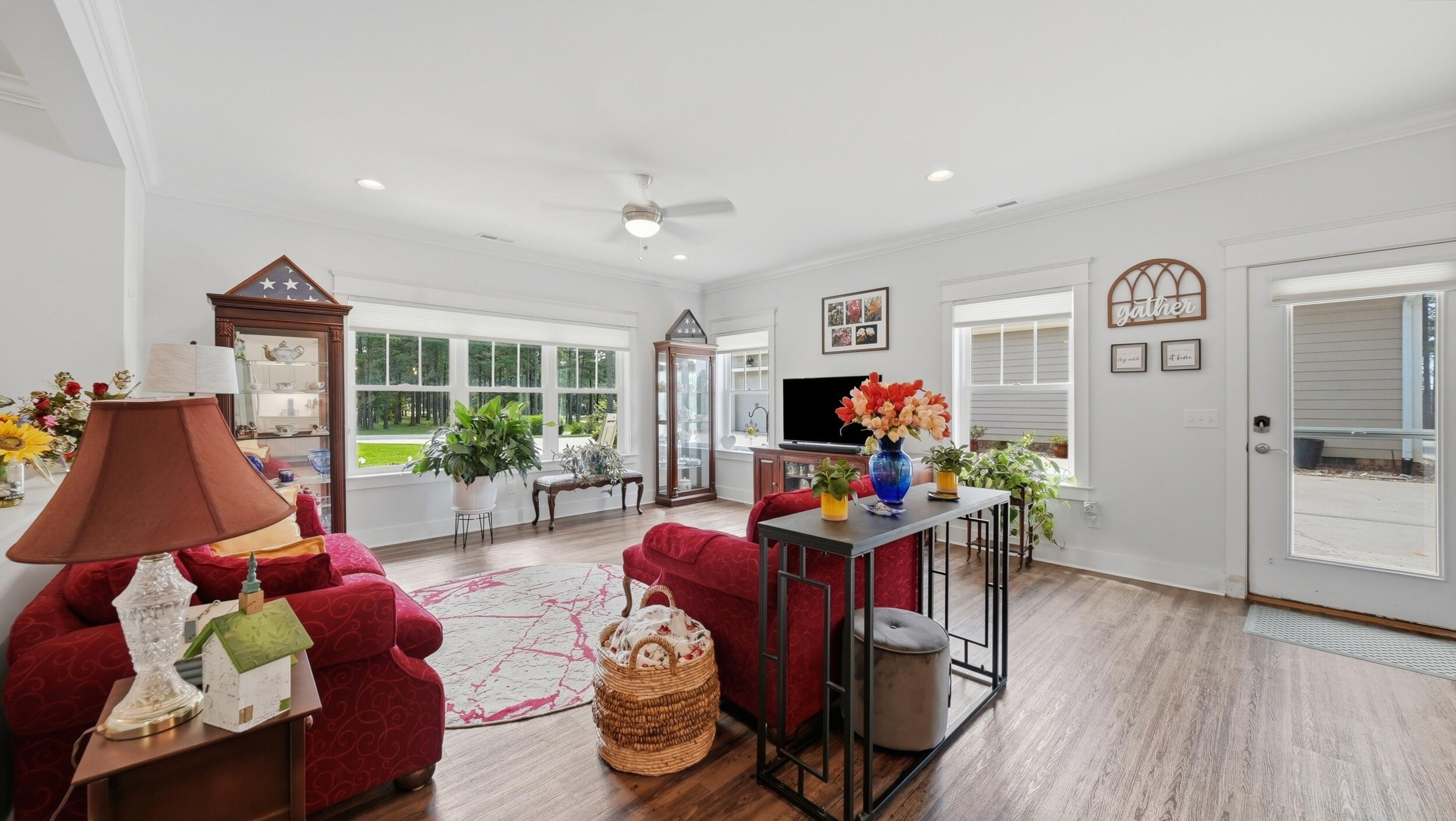 975 Cumberland Circle