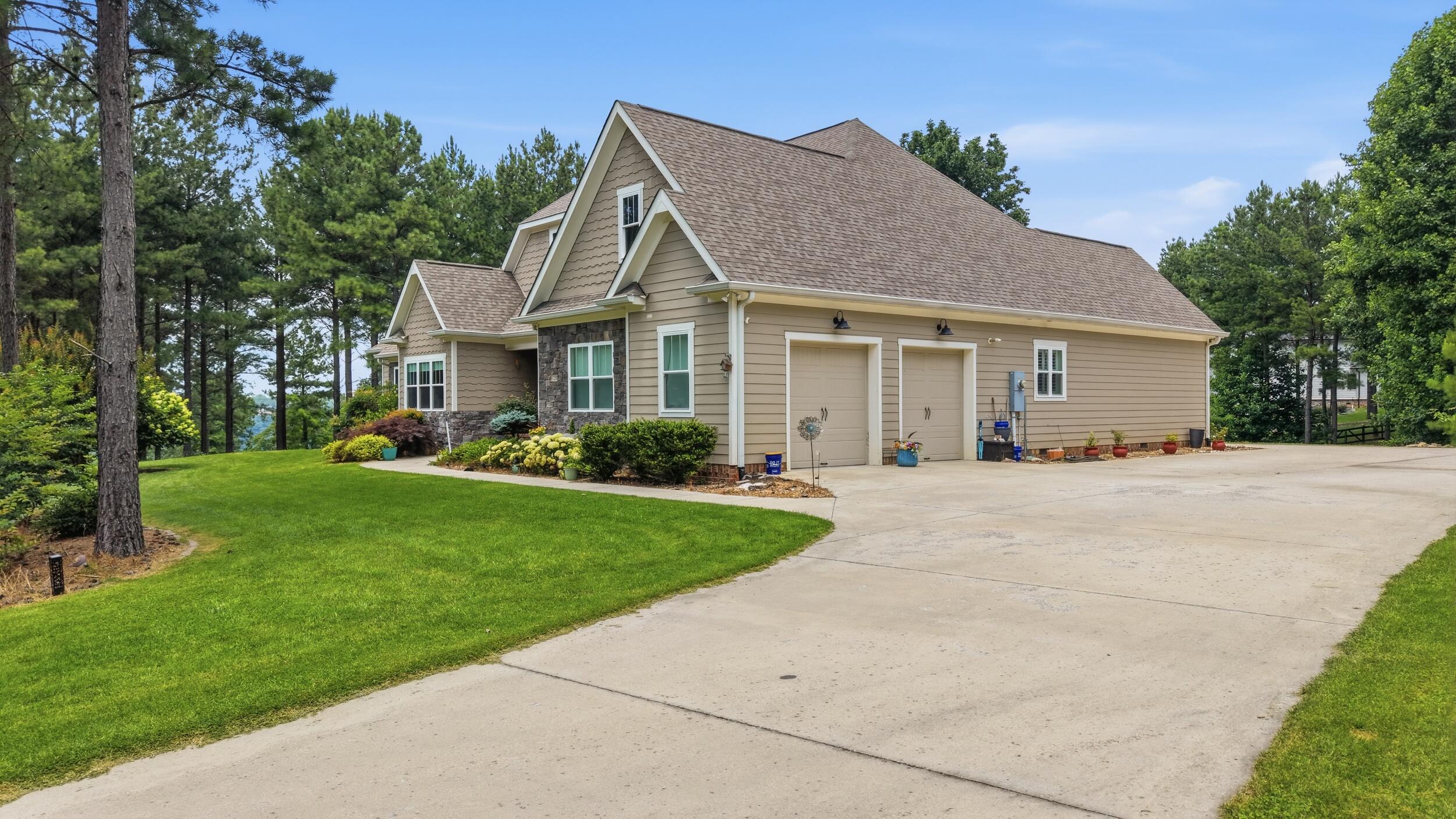 975 Cumberland Circle