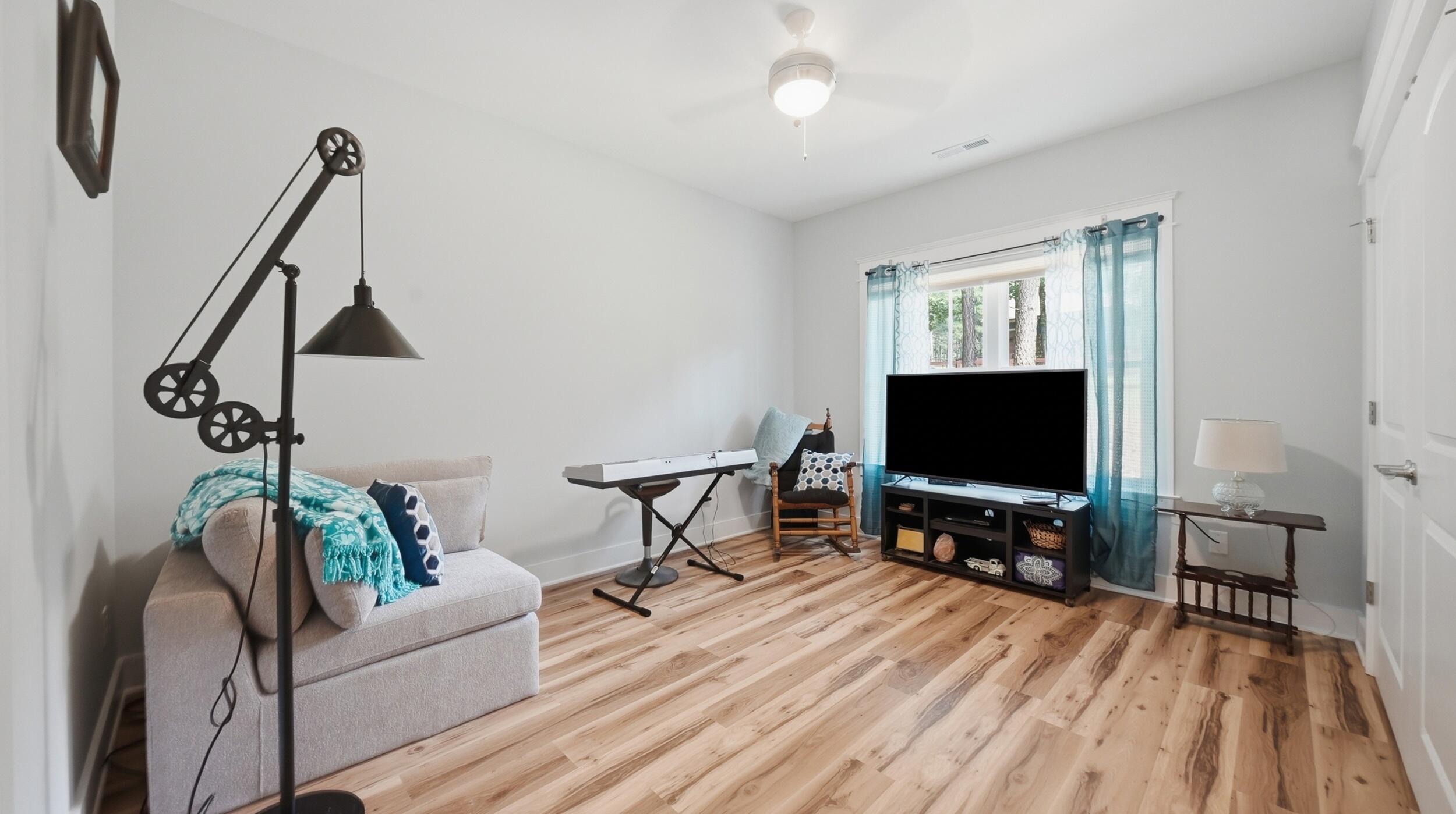 975 Cumberland Circle