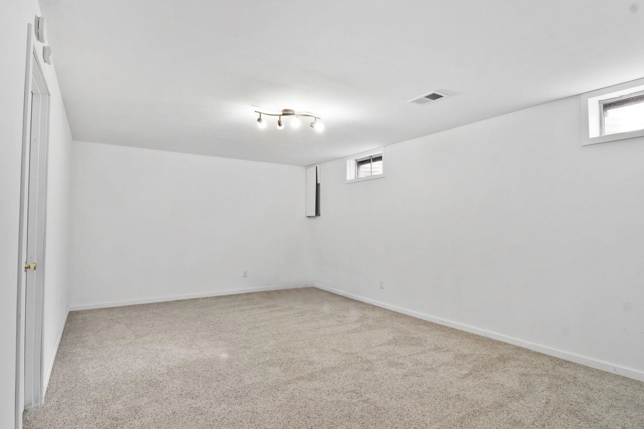 1013 Vandenburg Street