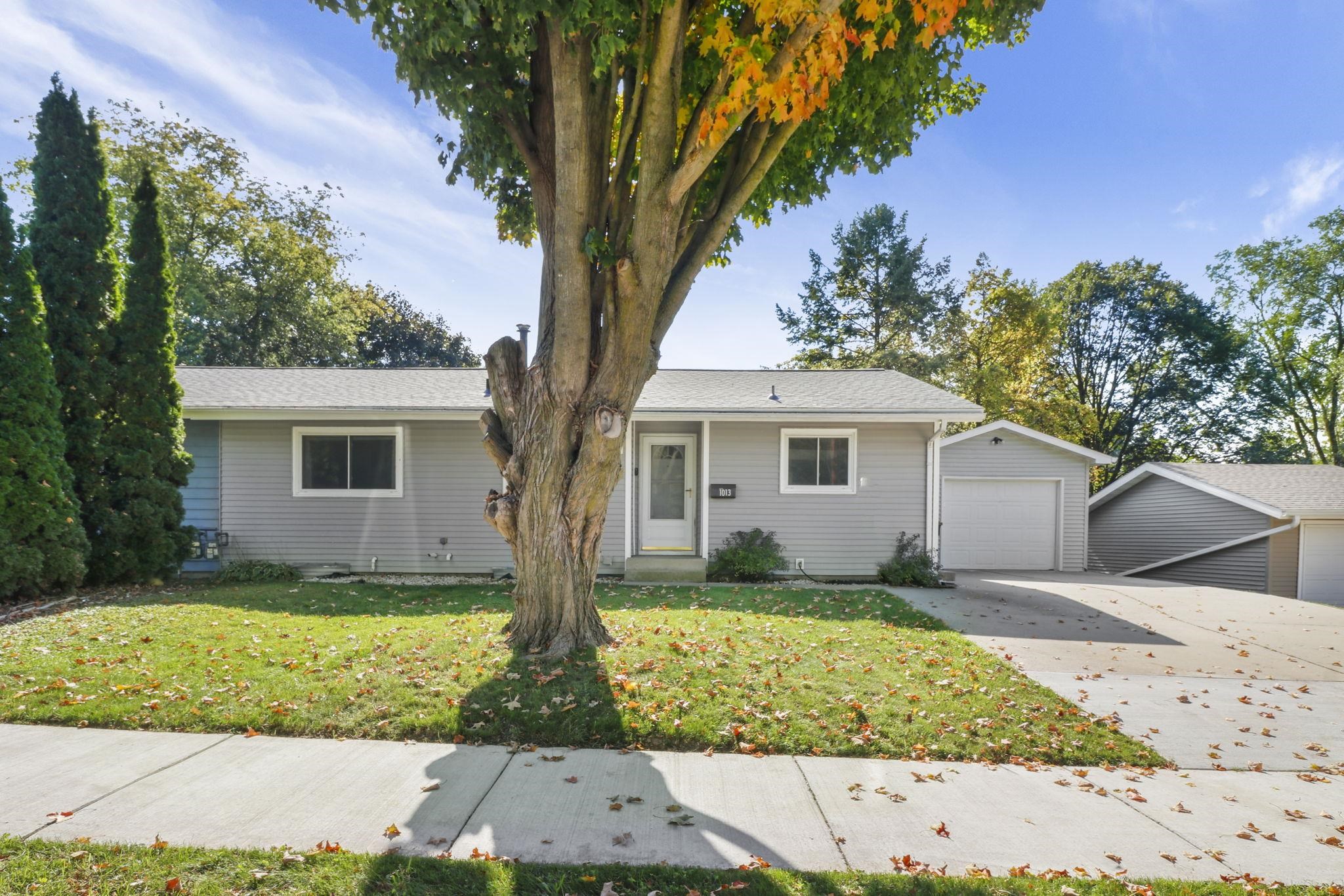 1013 Vandenburg Street