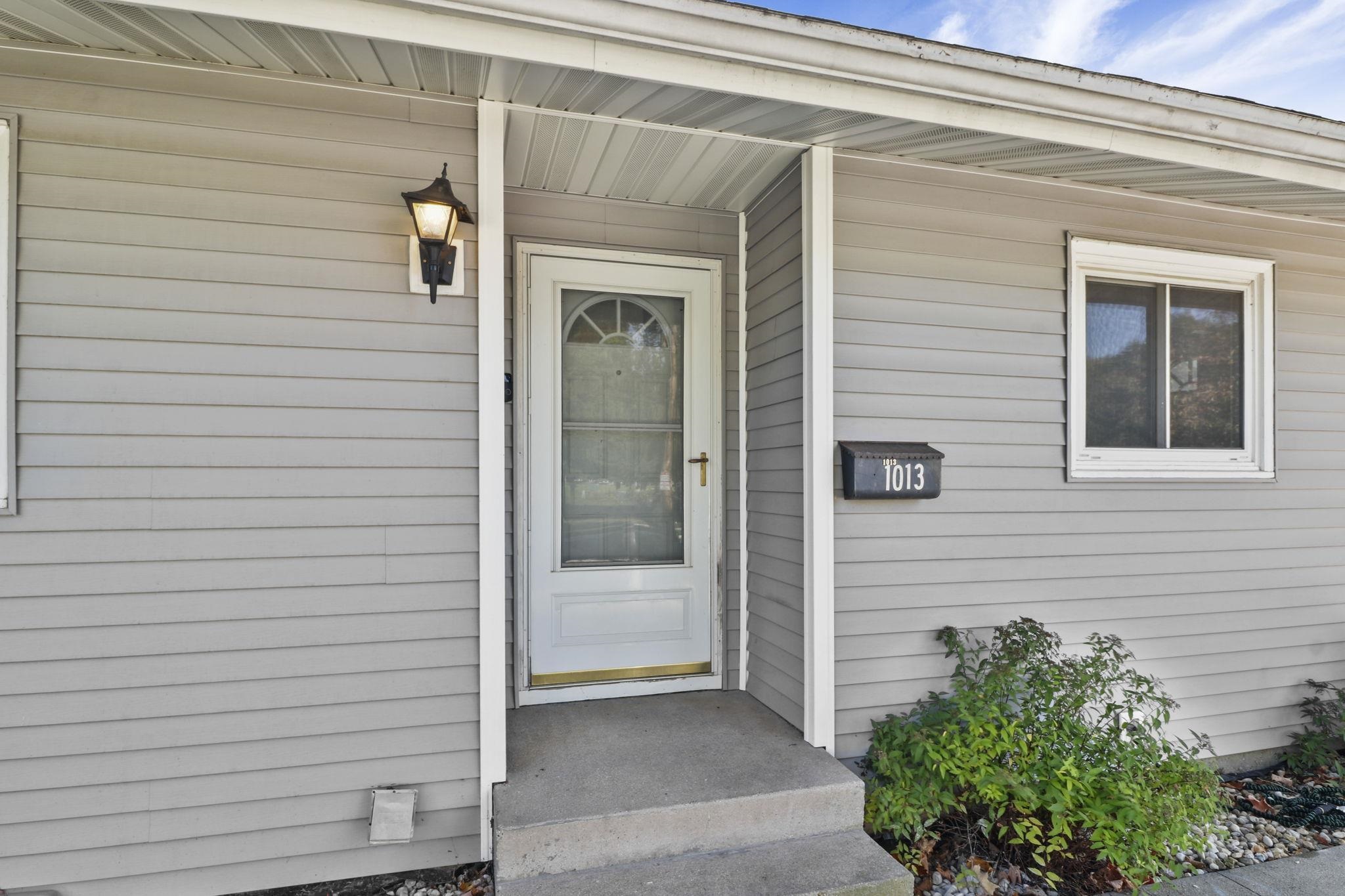 1013 Vandenburg Street